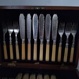 Box 24 cutlery with silver metal fish