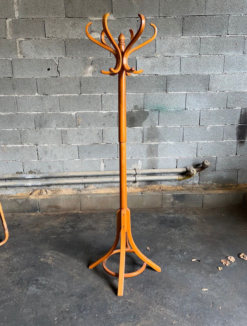 Baumann parrot coat rack