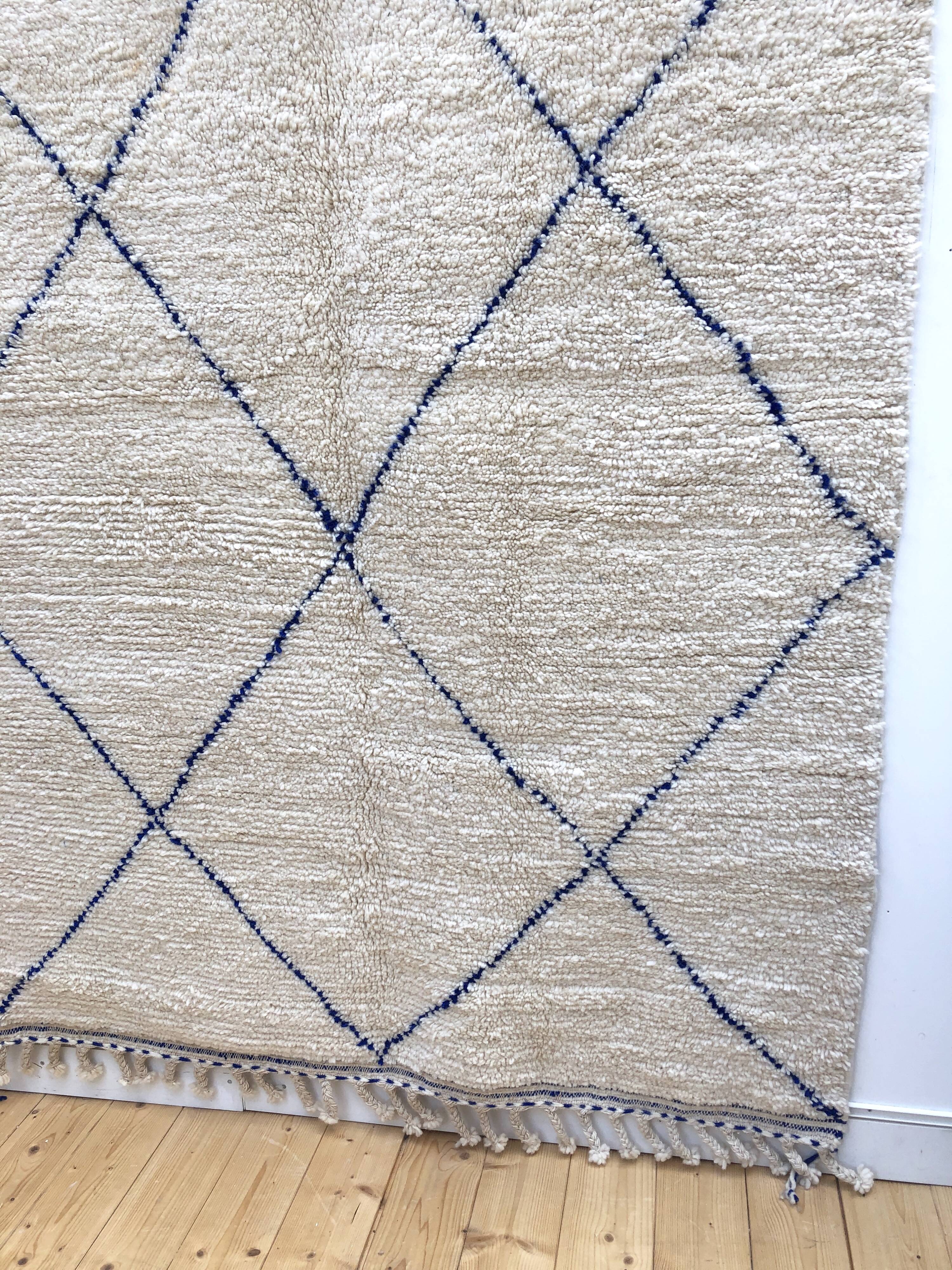 Berber carpet Beni Ouarain with majorelle blue diamonds 250 x 148cm