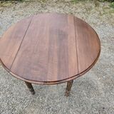 Extendable/foldable round table in walnut
