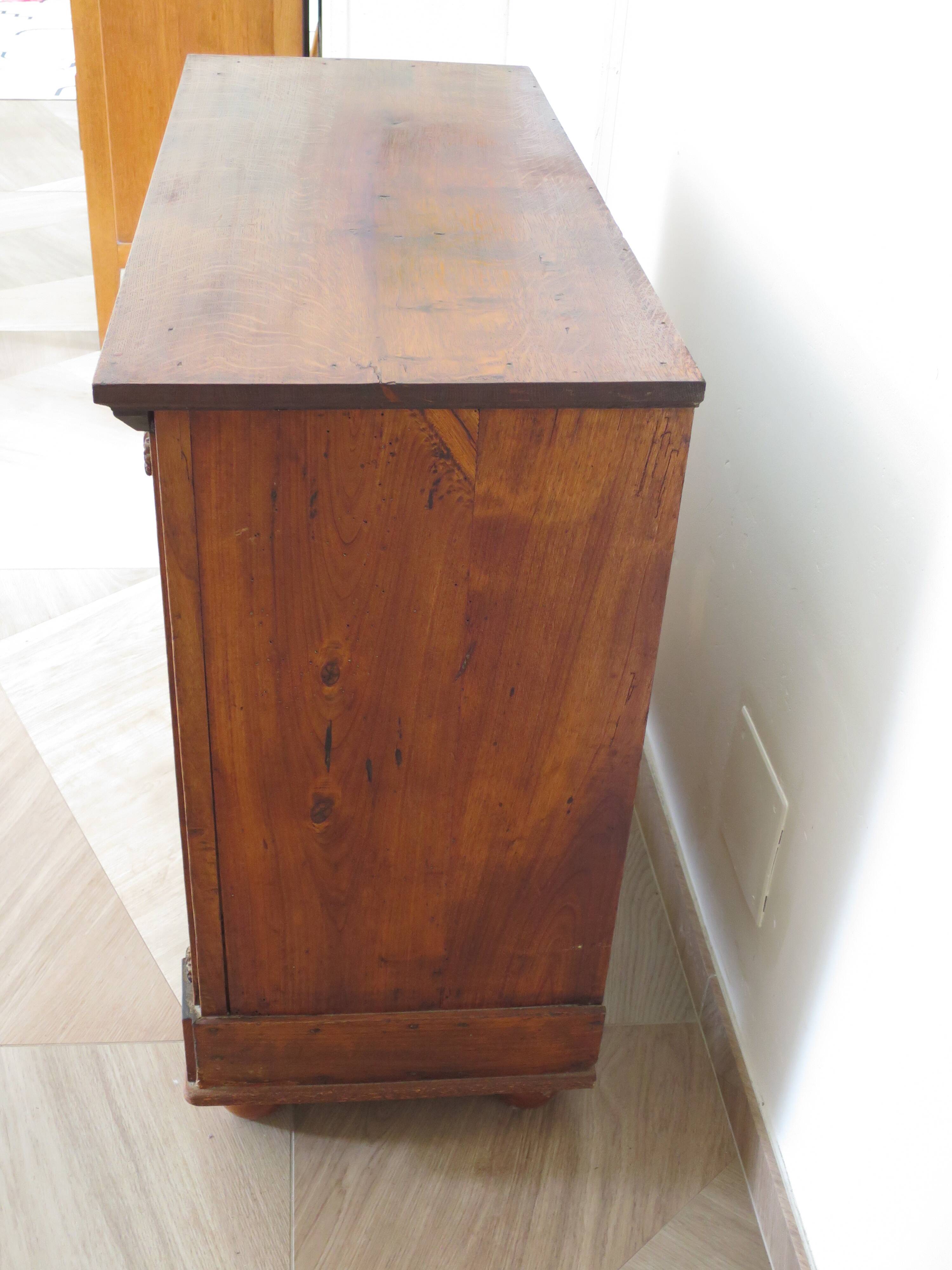 Commode 4 tiroirs en bois massif, début XXème s.