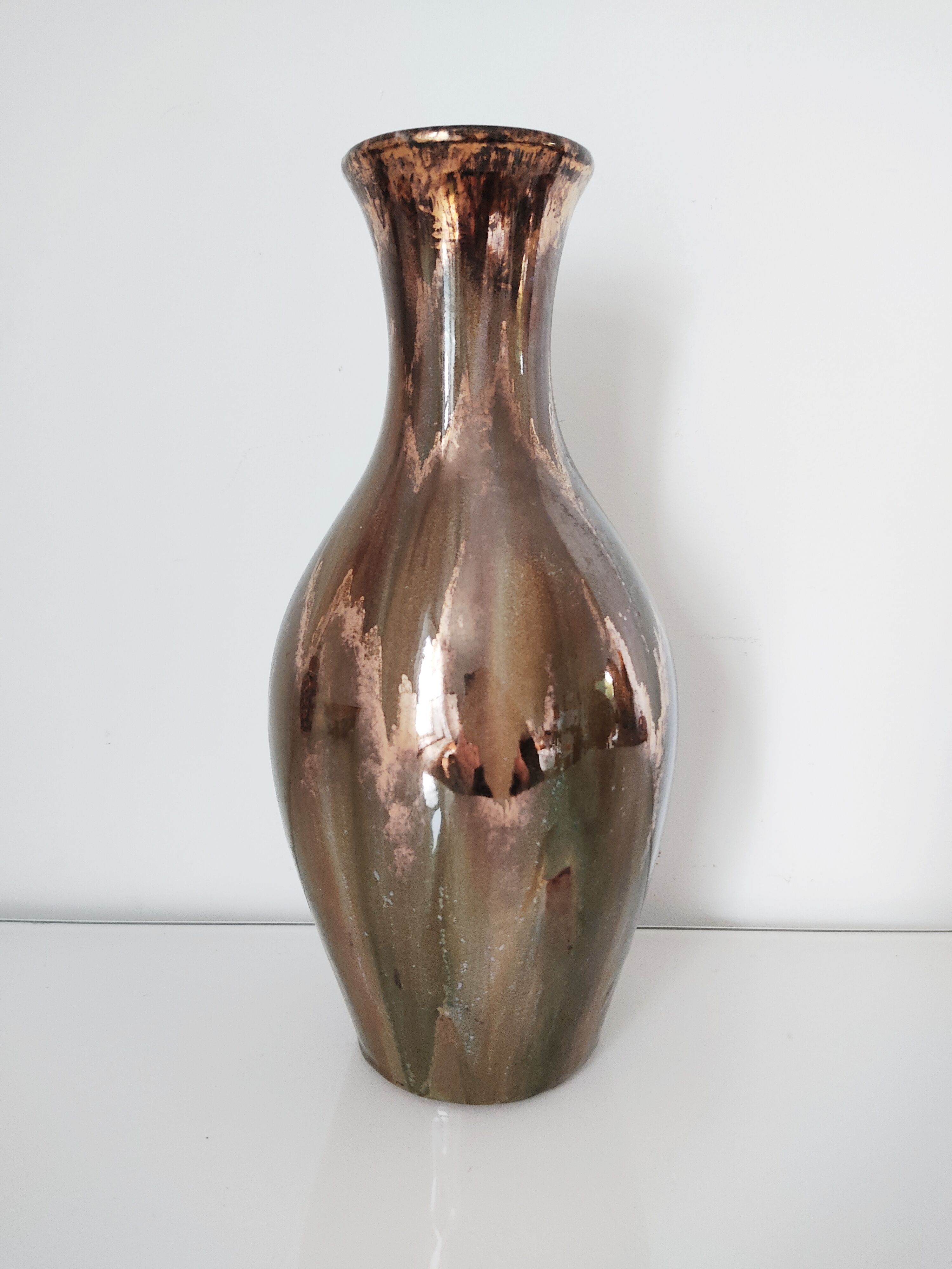 Iridescent ceramic vase
