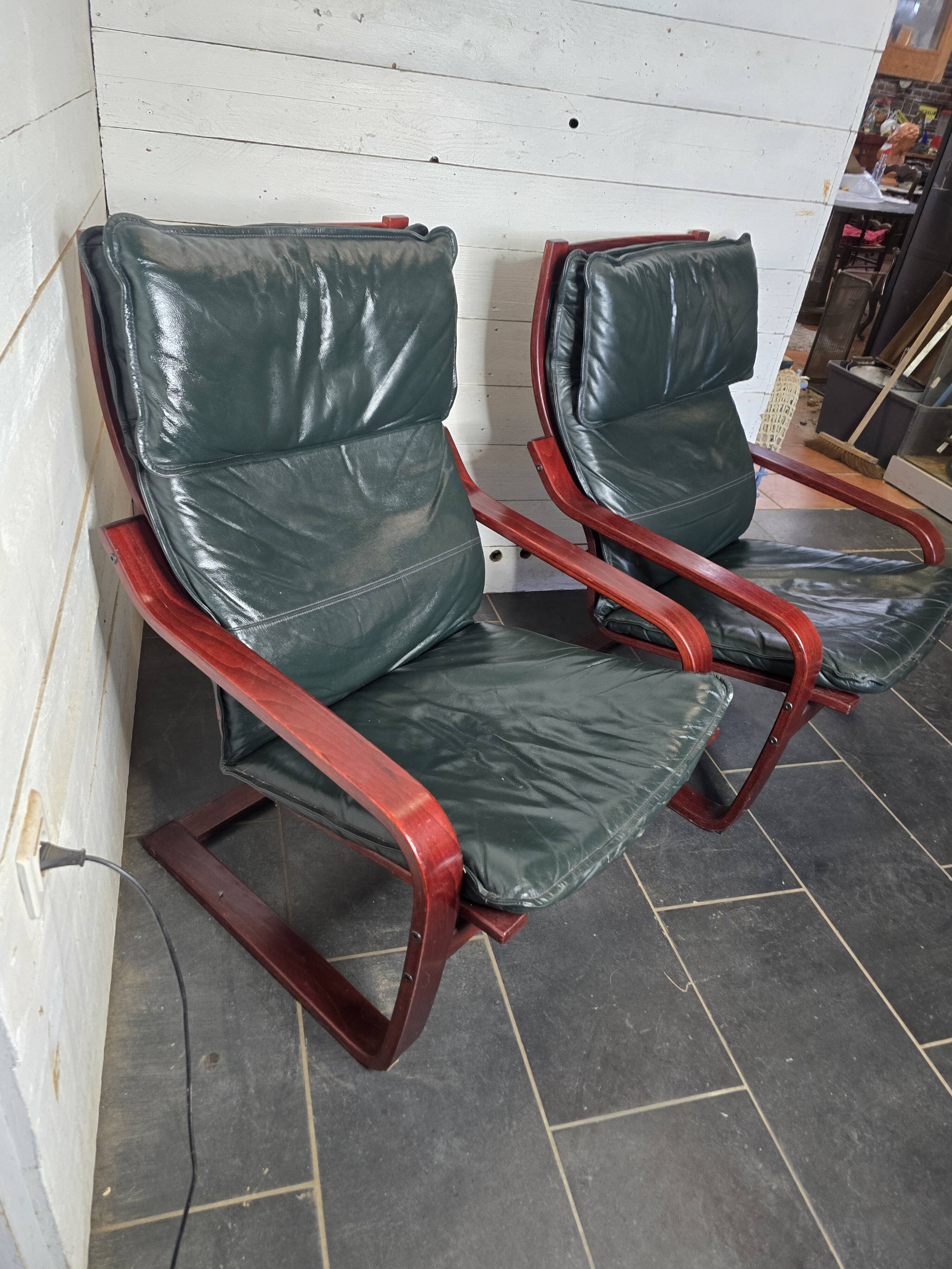 Pair of Scandinavian armchairs in leather and curved wood