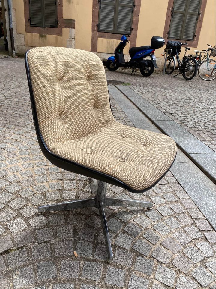 Fauteuil design en plastique, chrome et matière naturelle 60s 70s