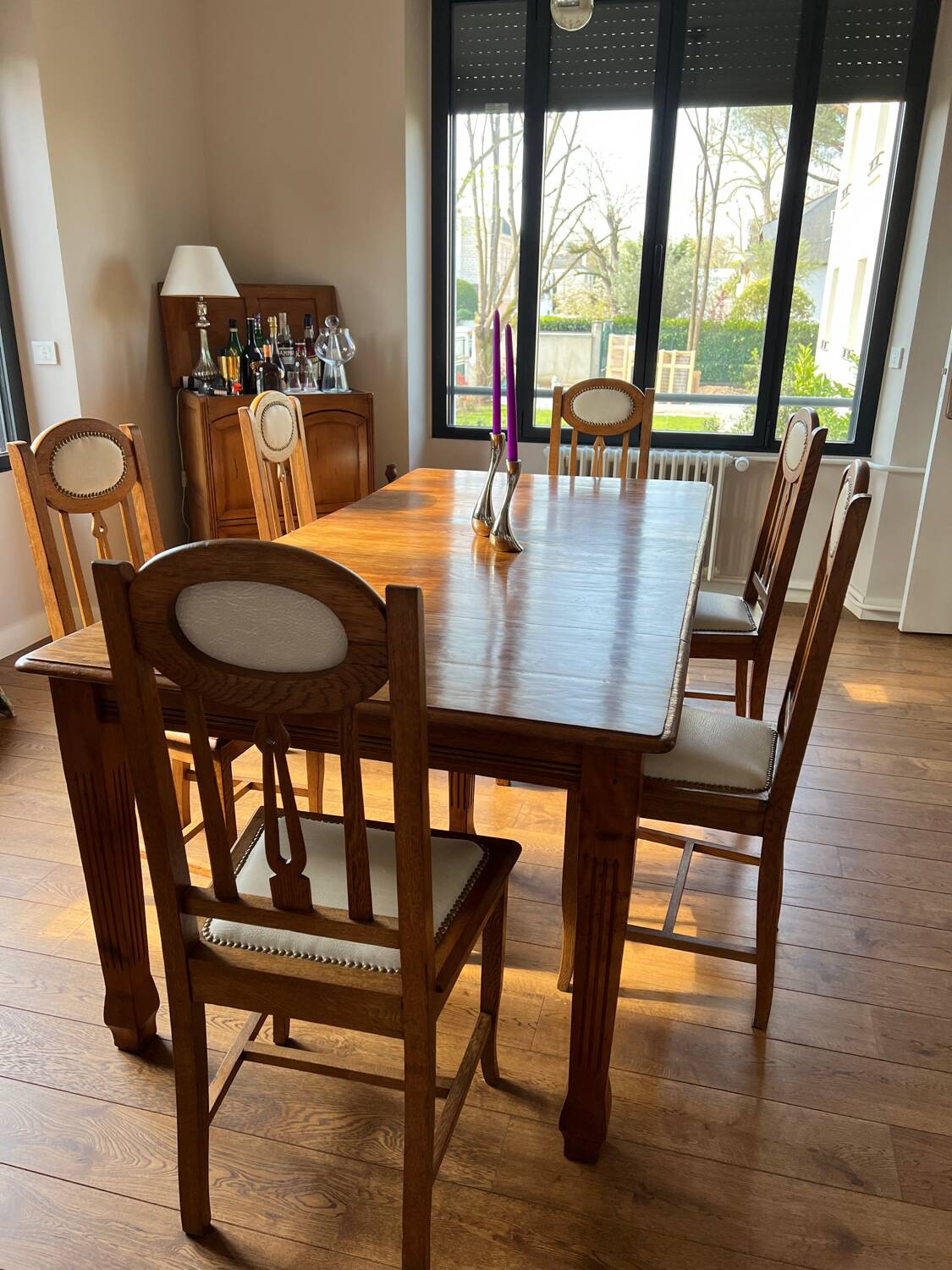 6 chaises en chêne et cuir blanc cassé