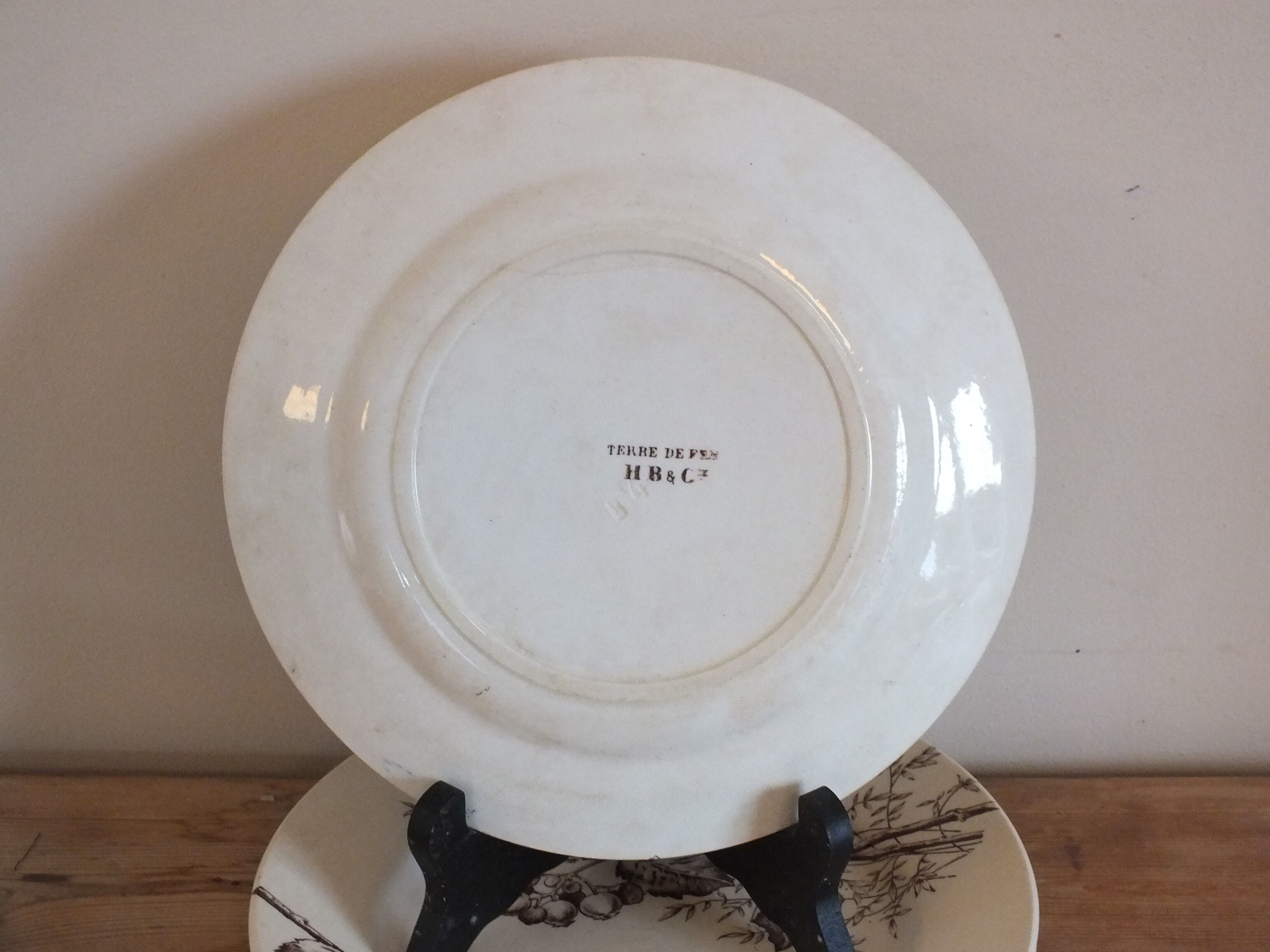 3 plates with hors d'oeuvre in Terre de Fer HB Choisy bird decoration