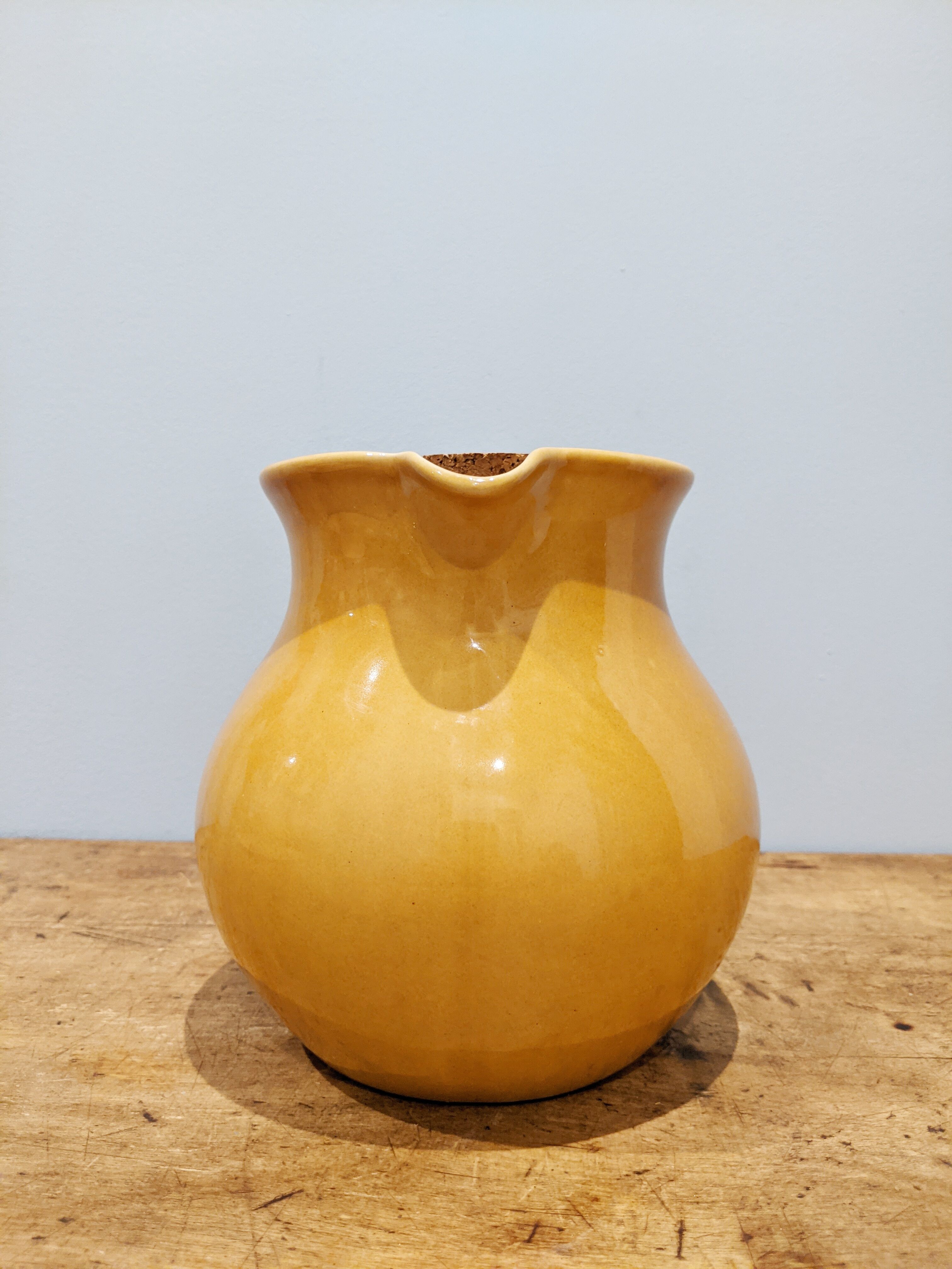 Pichet rafraîchisseur en céramique grès ocre