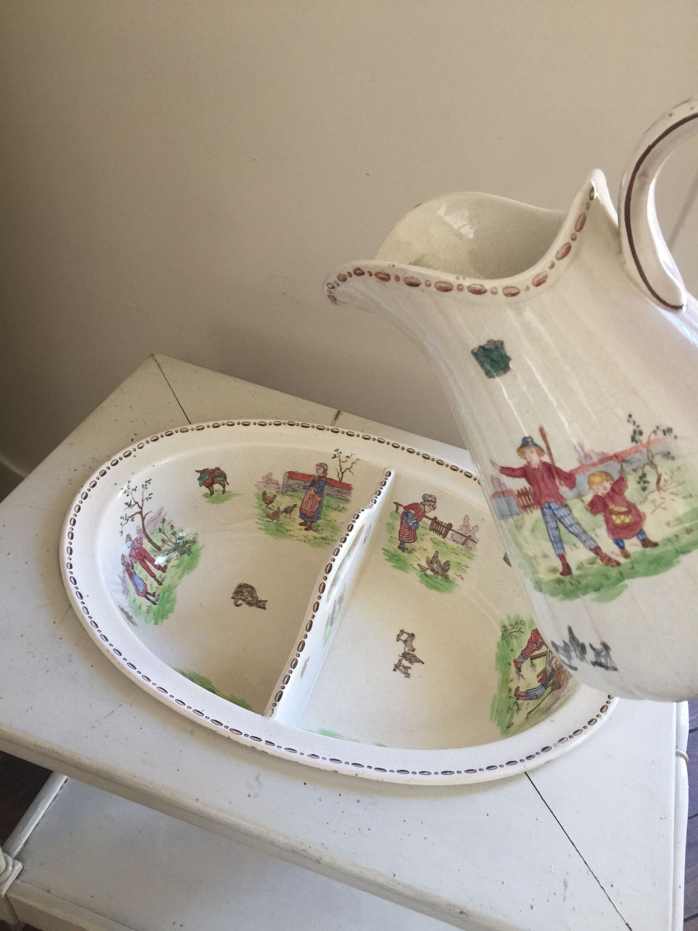 Meuble de toilette ancien pour enfant