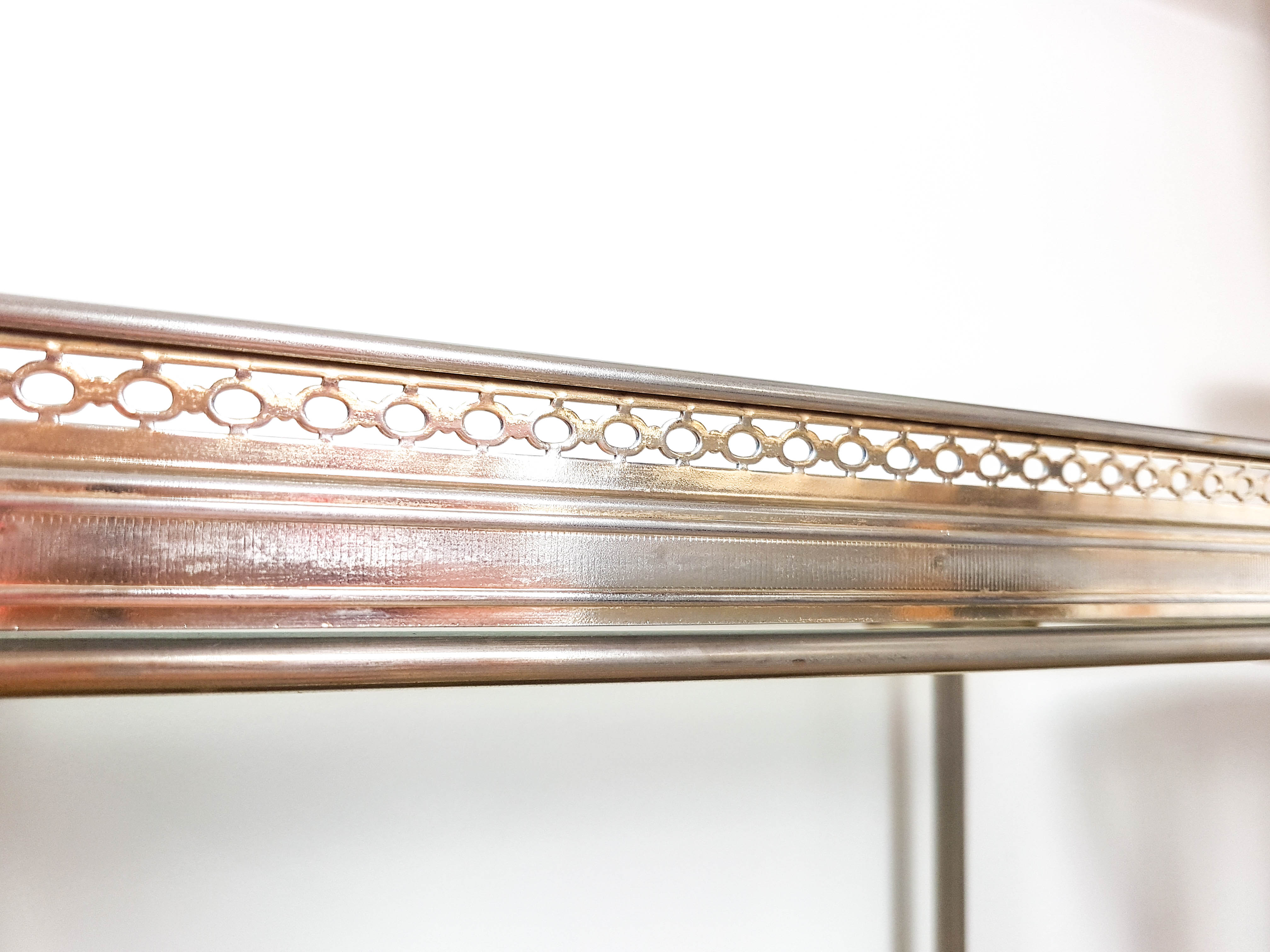 Golden neoclassical dessert