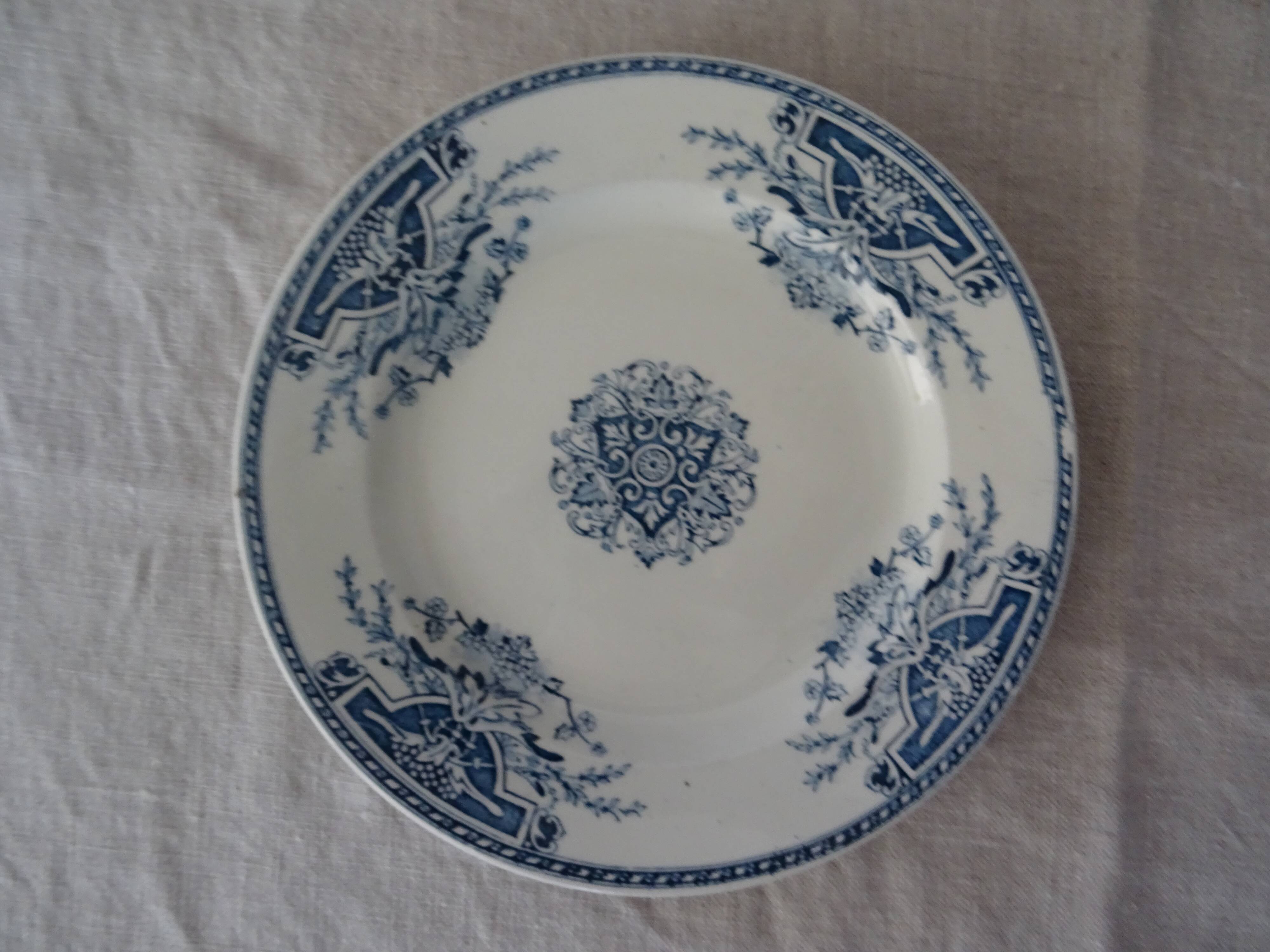 Flat plate Terre De Fer L G Sarreguemines ? blue décor