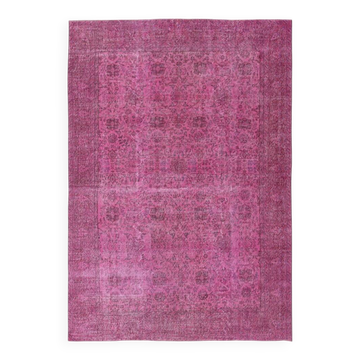 Tapis en laine turc vintage fait main, teint en rose pour des intérieurs modernes.