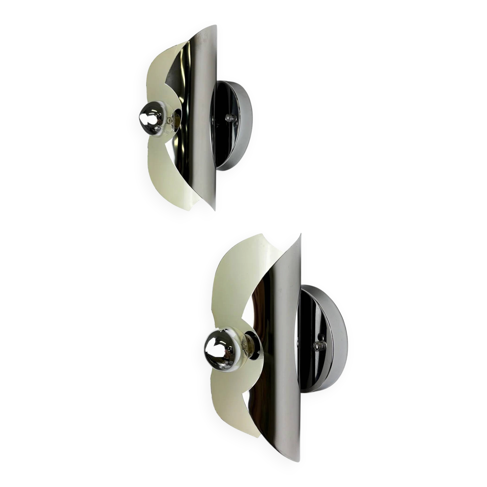Pair of "folio" wall lights, space age, chromed metal, Italy, circa 1970s