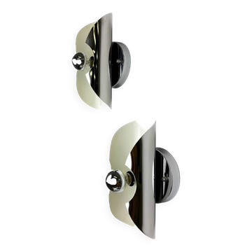 Pair of "folio" wall lights, space age, chromed metal, Italy, circa 1970s