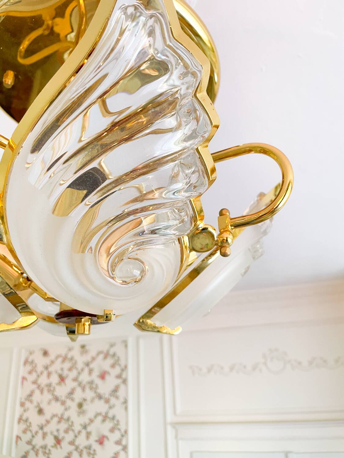 Plafonnier vintage Art Déco en laiton massif et cristal – années 70