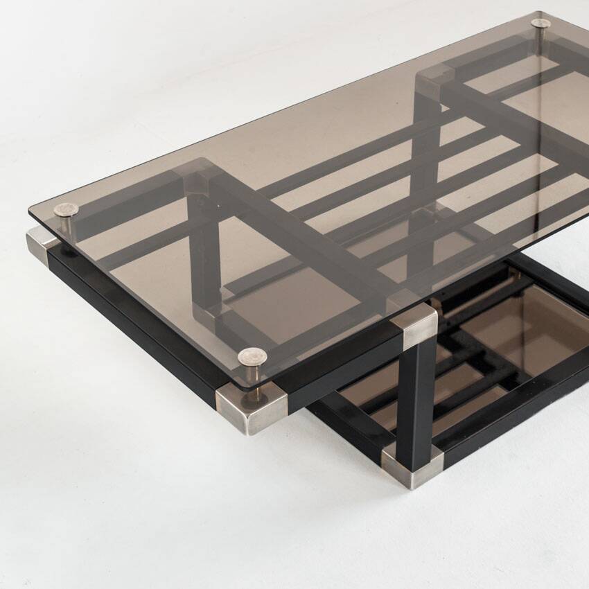Table basse attribuée à Romeo Rega. Fer et verre fumé – France, années 1980