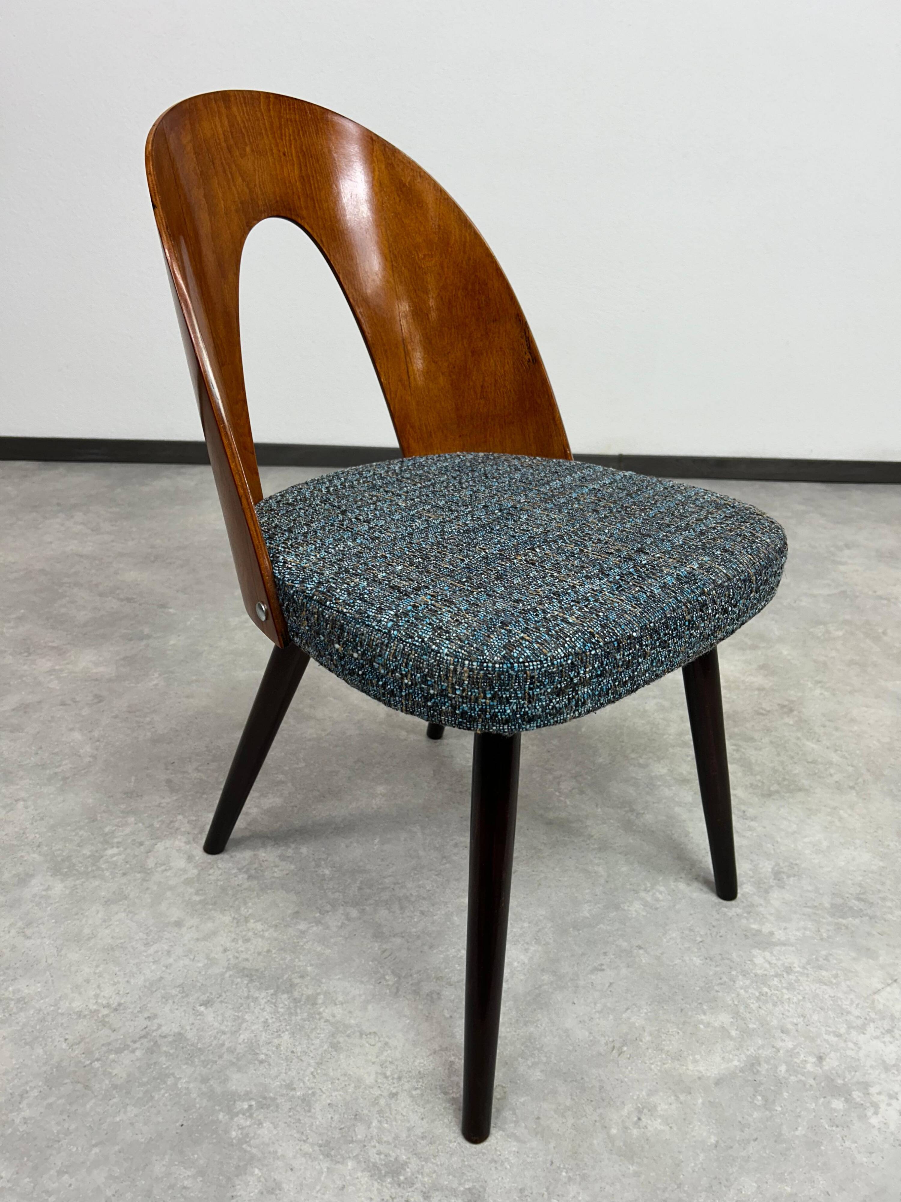 Chaises de salle à manger de style milieu du siècle par Antonín Šuman pour Tatra nábytok Pravenec