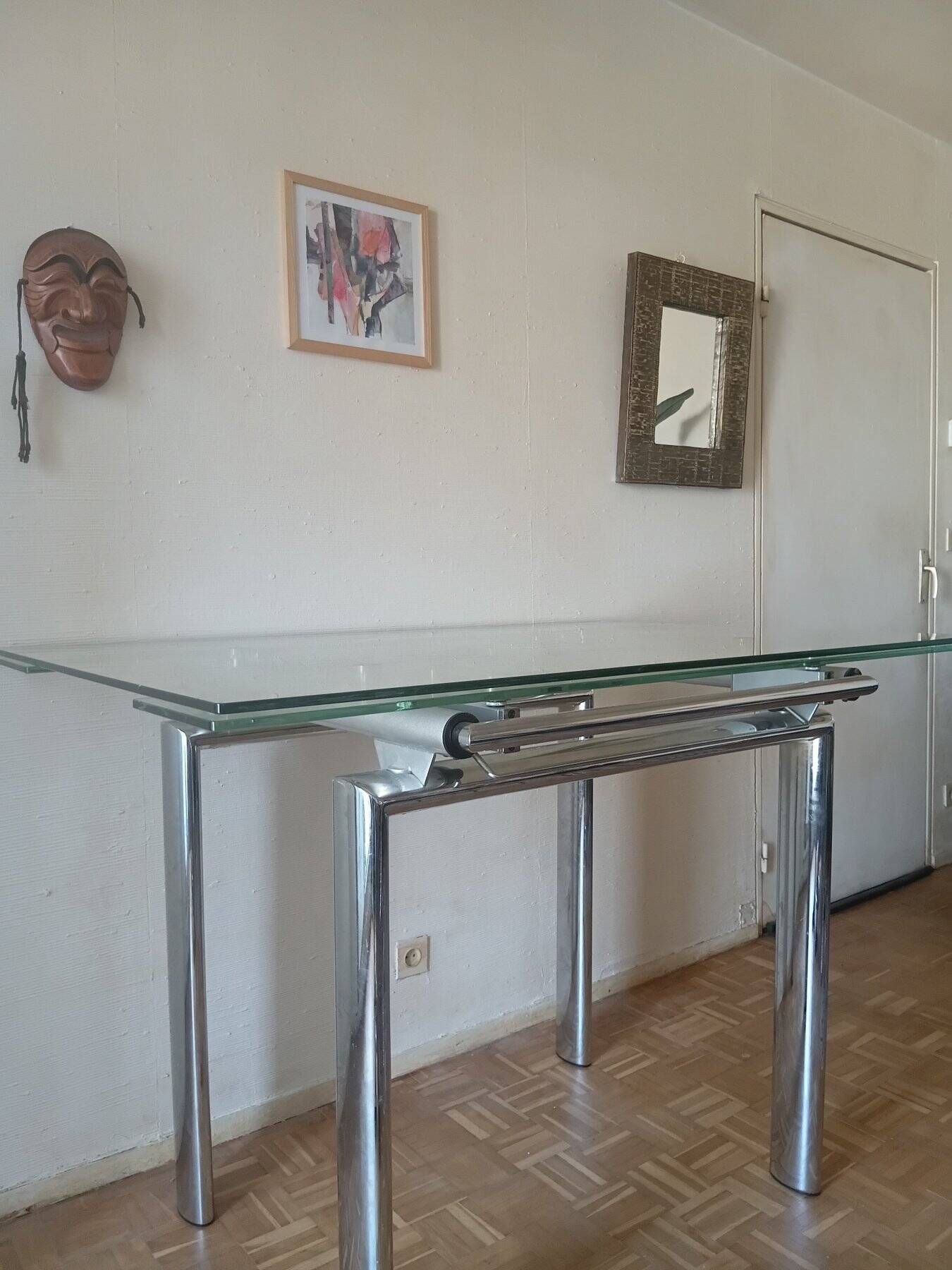 High table with tempered glass and chrome base.