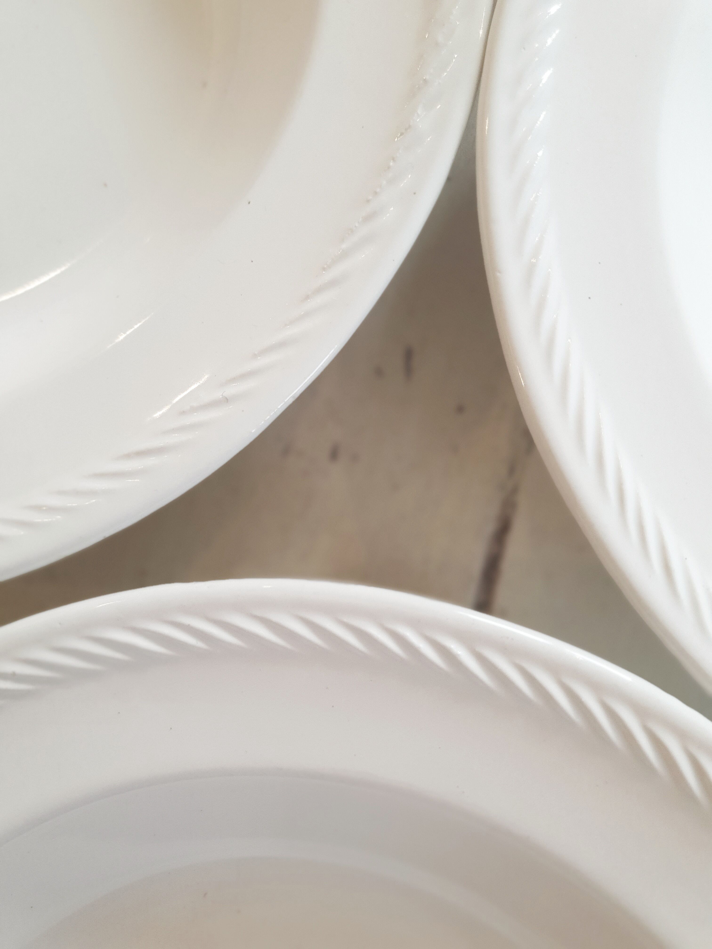 10 plates in Haute-Provence earthenware