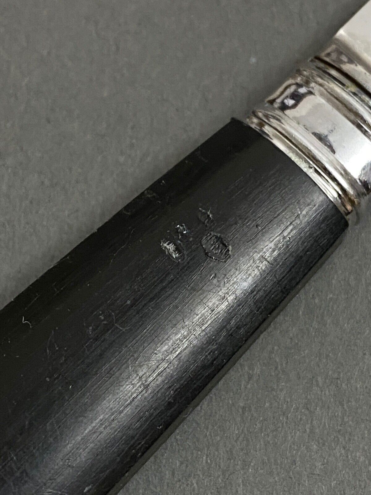 Suite de 23 couteaux kindal manche ebene ou bakelite XXe