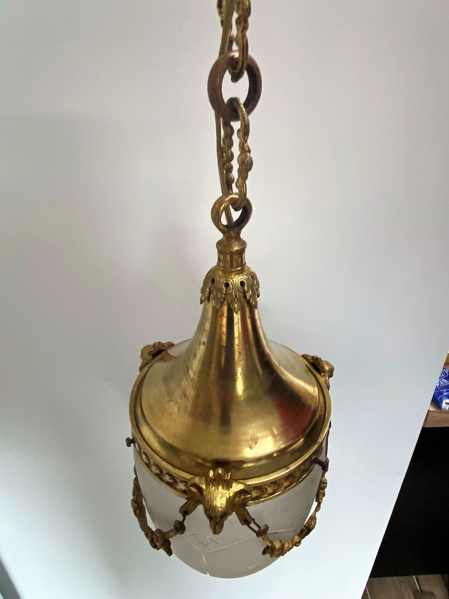 Suspension lamp in gilded bronze and frosted glass nineteenth century
