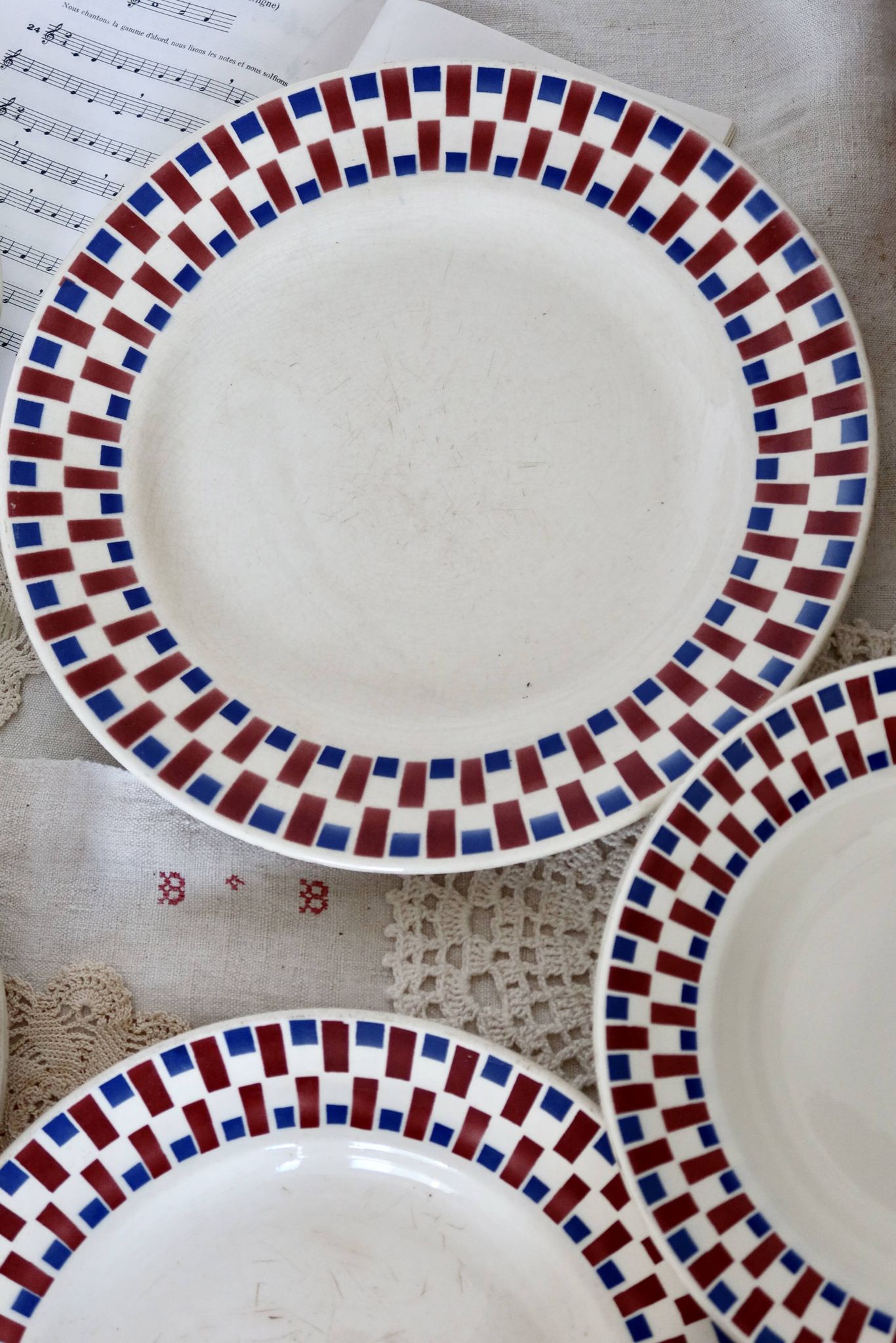Part of a vintage Bandonviller faience table service, Joubert model, 14 pieces, early 20th century