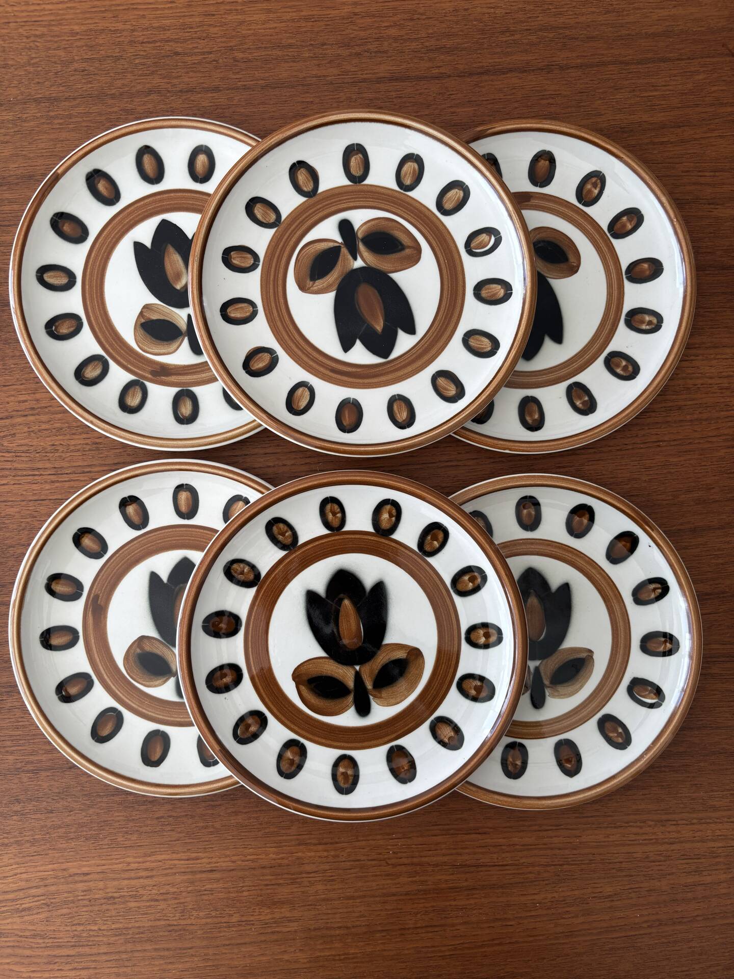 Set of 6 Boch La Louvière plates model Kimono tulip flower.