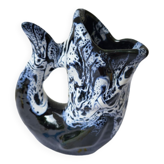 Zoomorphic vase