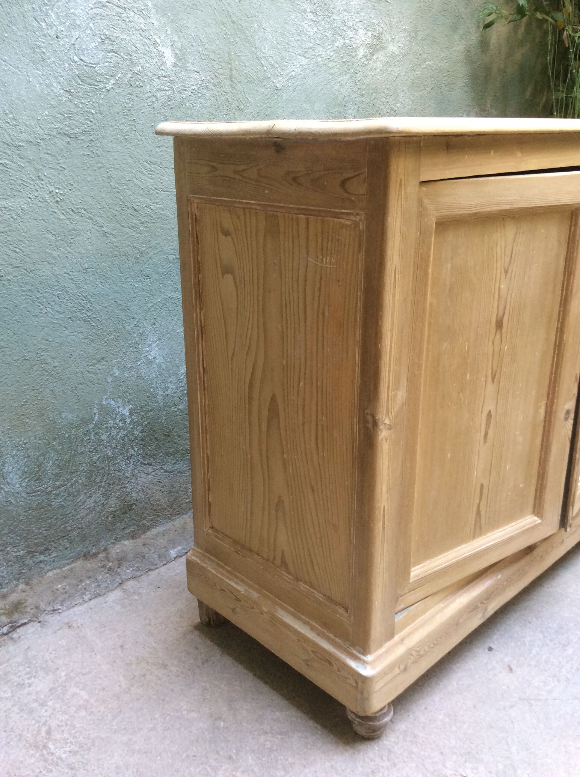 Buffet en pin massif