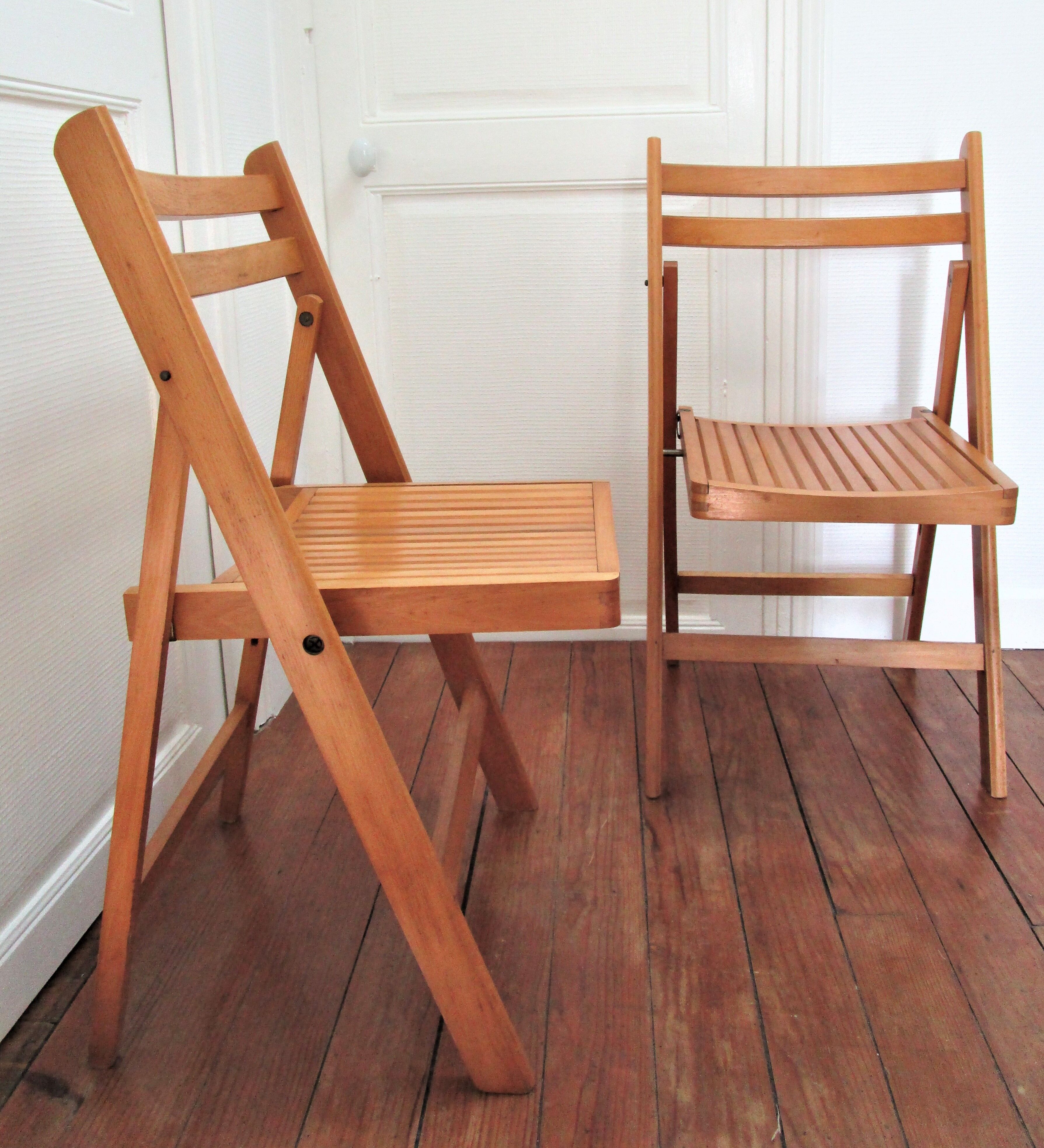 Pair of folding chairs with vintage solid wood slats
