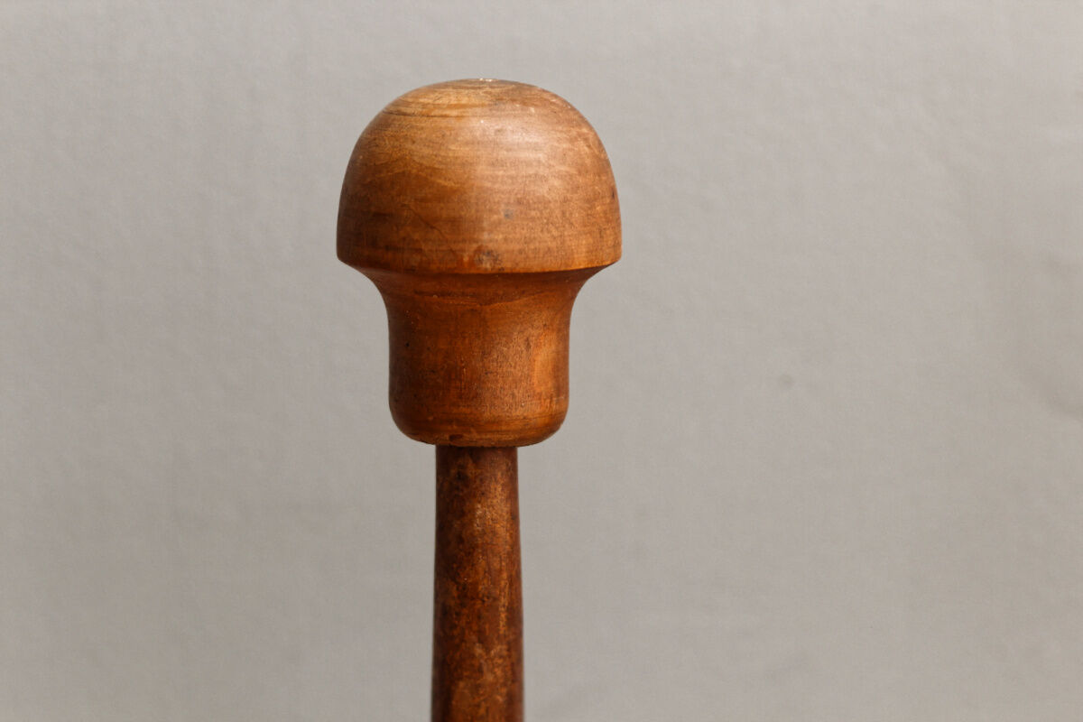 Wall-mounted coat rack, curved wood