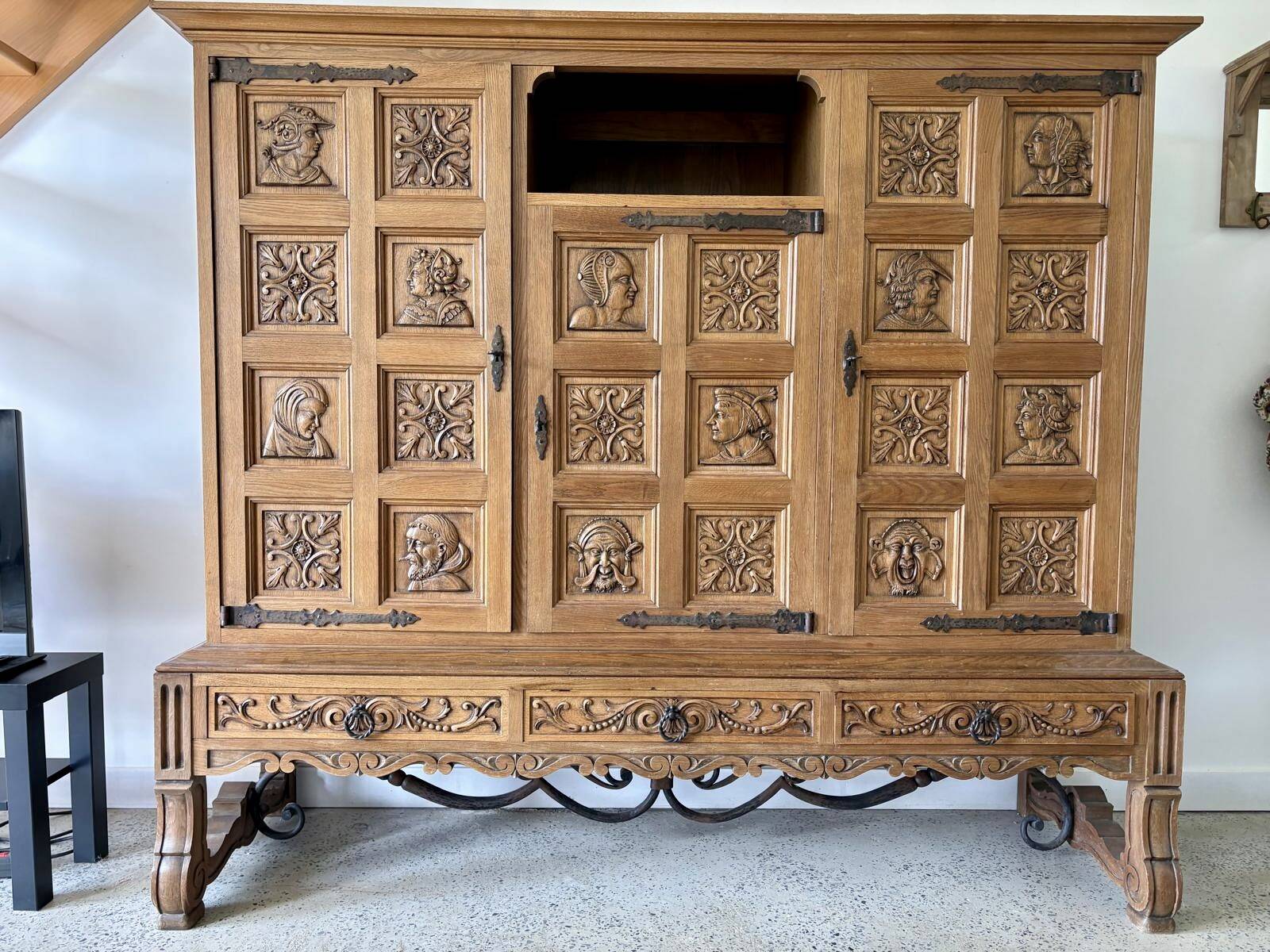 Sideboard