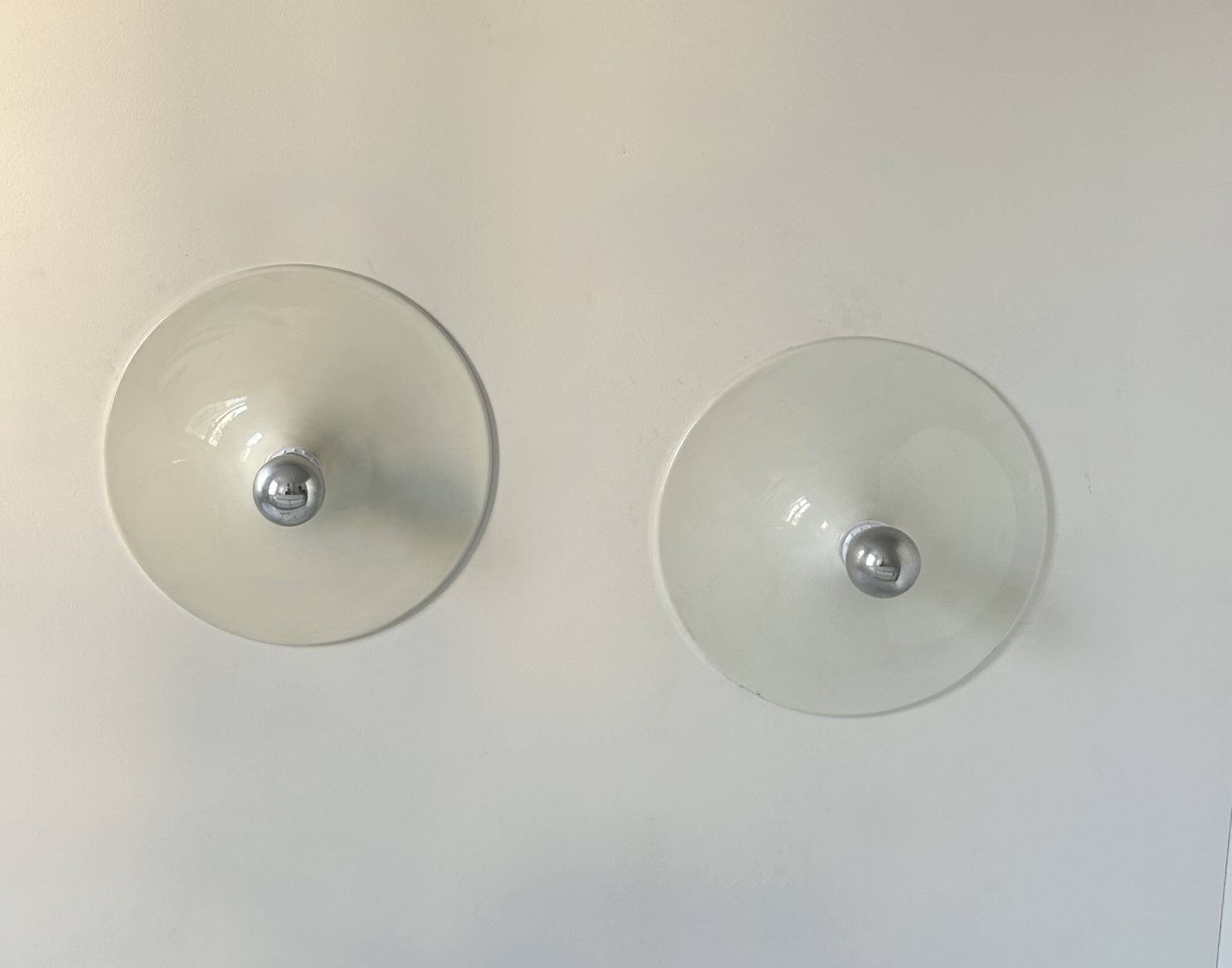 Pair of vintage wall lights, white lacquered metal, Italy 1970.