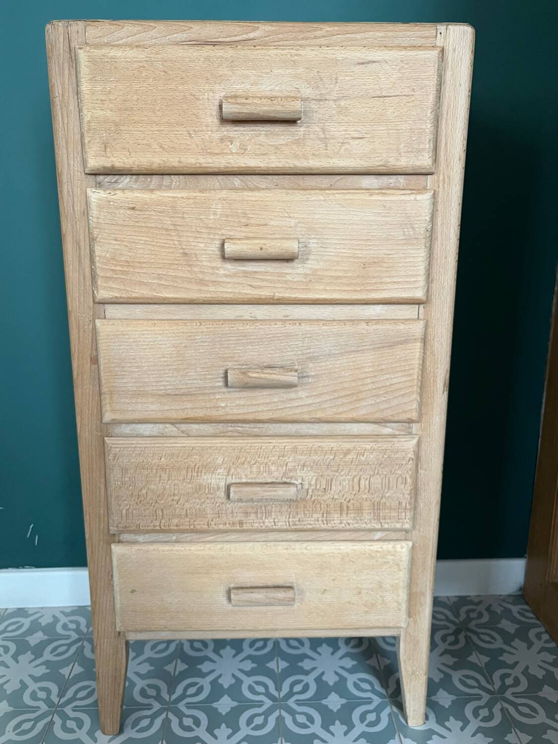 Vintage 5-drawer chest of drawers in waxed solid pine.
