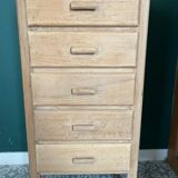 Vintage 5-drawer chest of drawers in waxed solid pine.