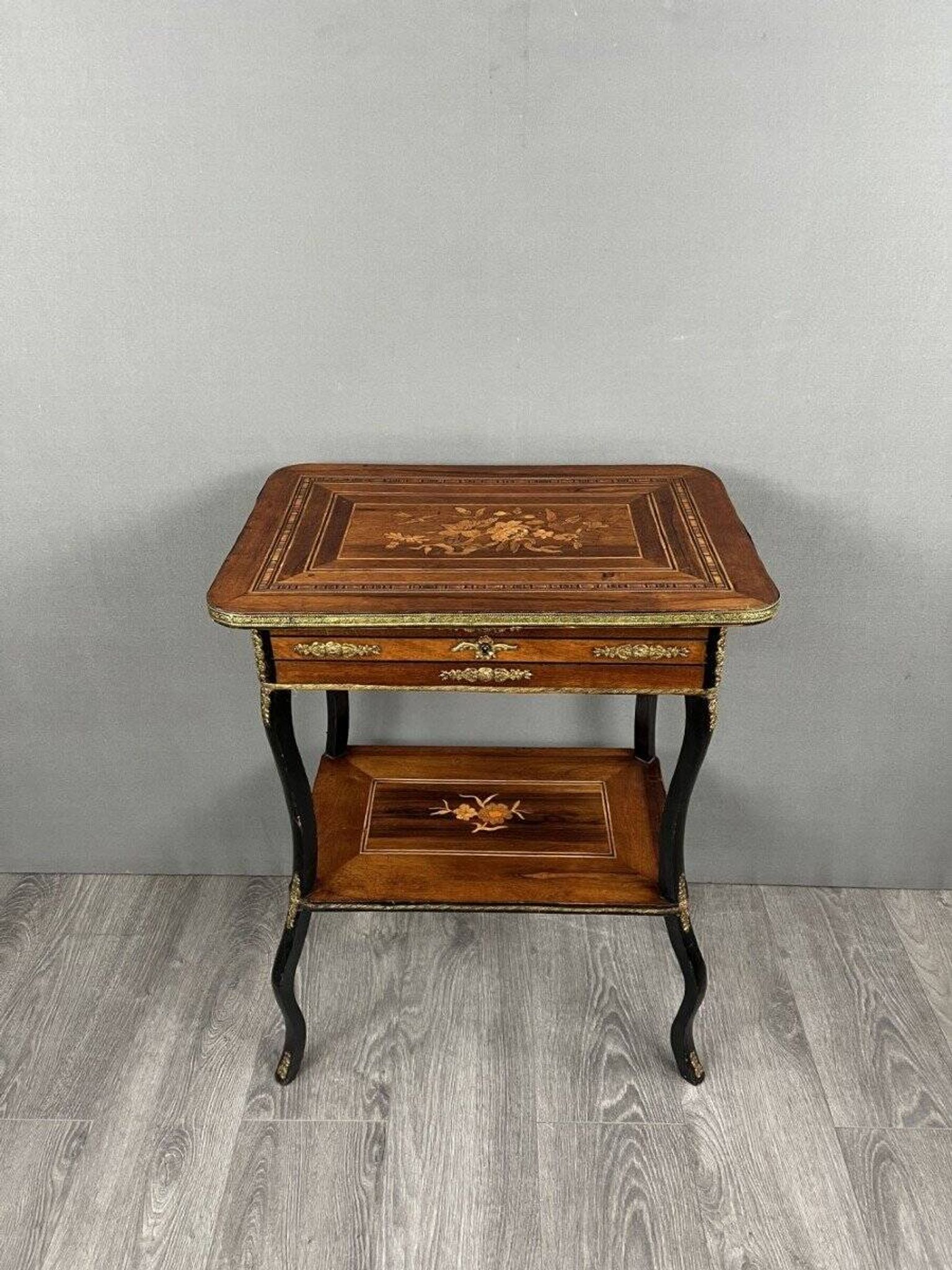 Table d’appoint, coiffeuse de style Napoléon III, XIXème siècle