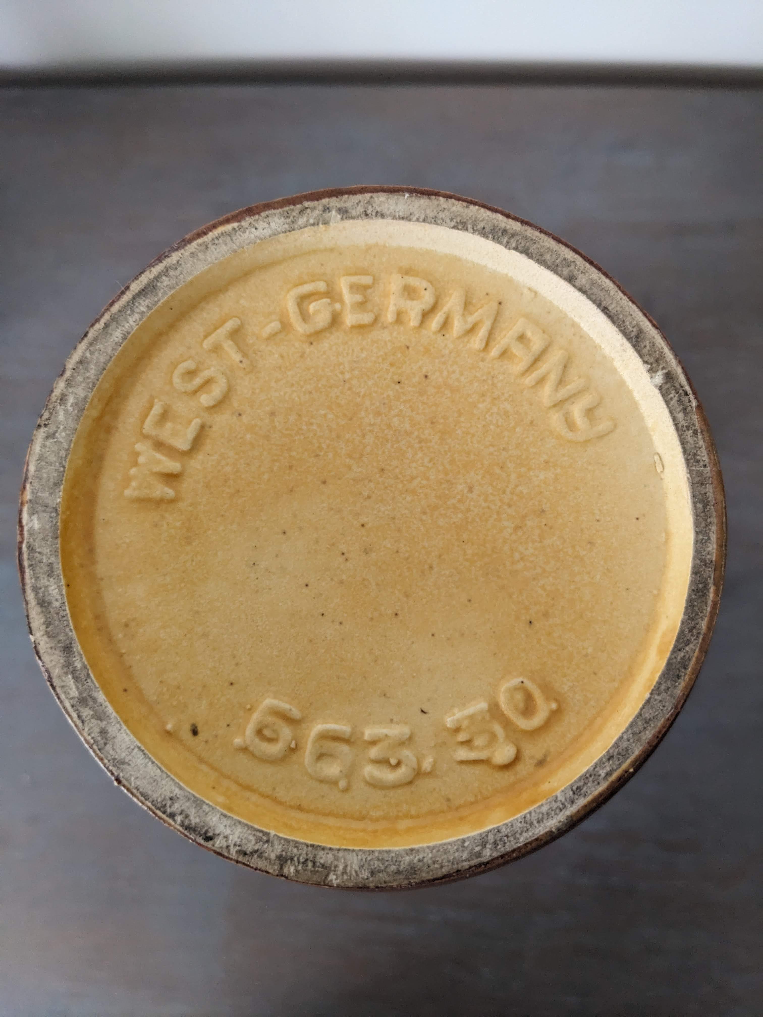 Diabolo vase West Germany 663-30