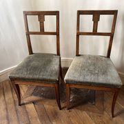 Paire de chaises Directoire en noyer, fin XVIIIe