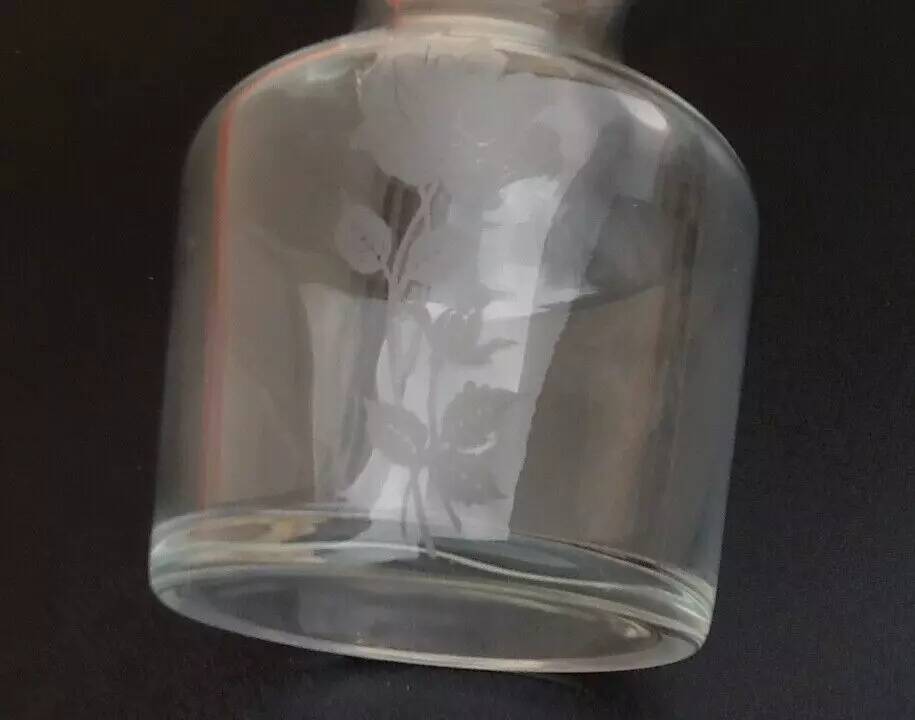 Année 1970  Carafe   Verre transparent  Décor floral