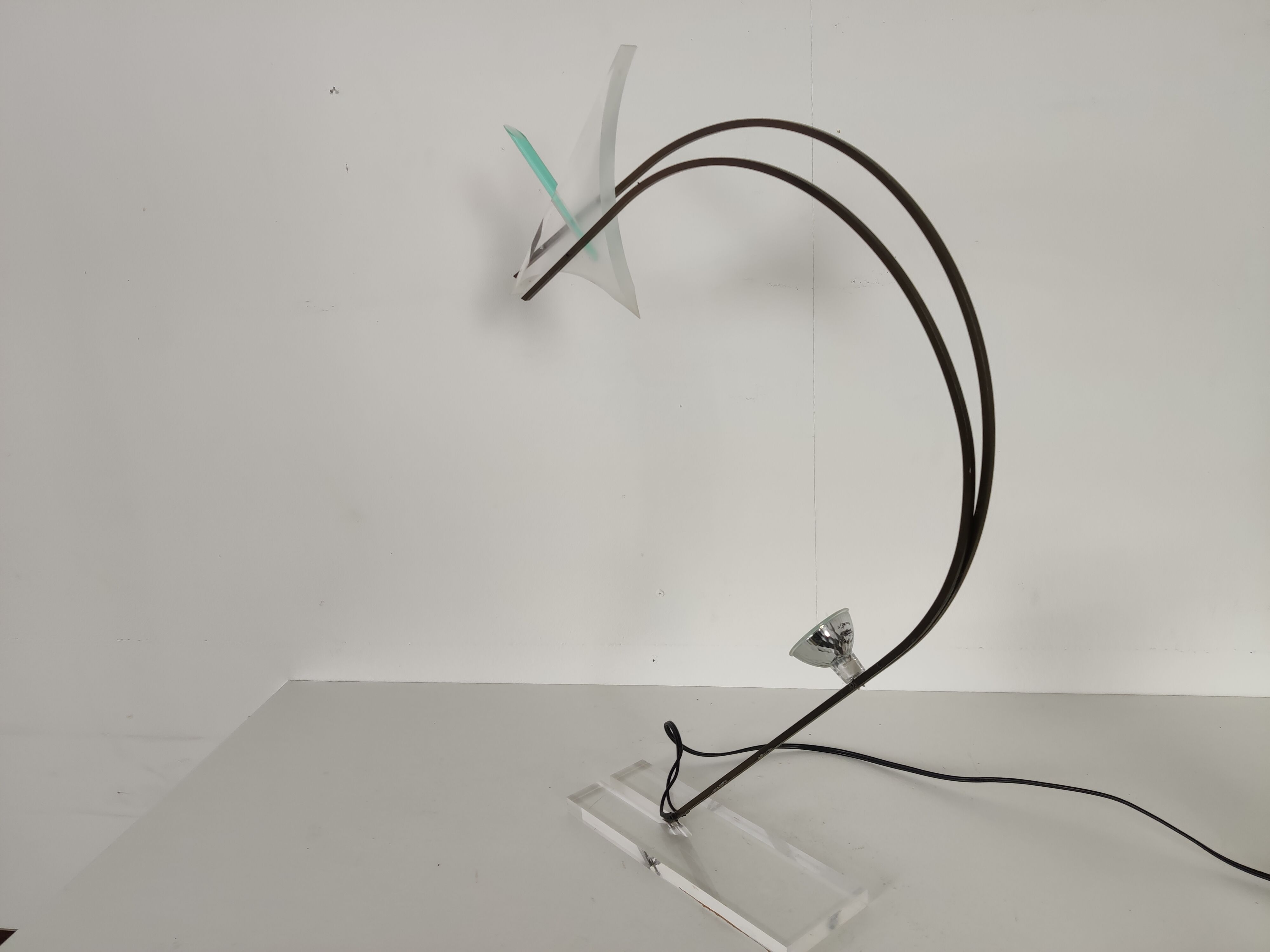 Lampe plexiglas et métal de Relco Milano, Italie 1980s