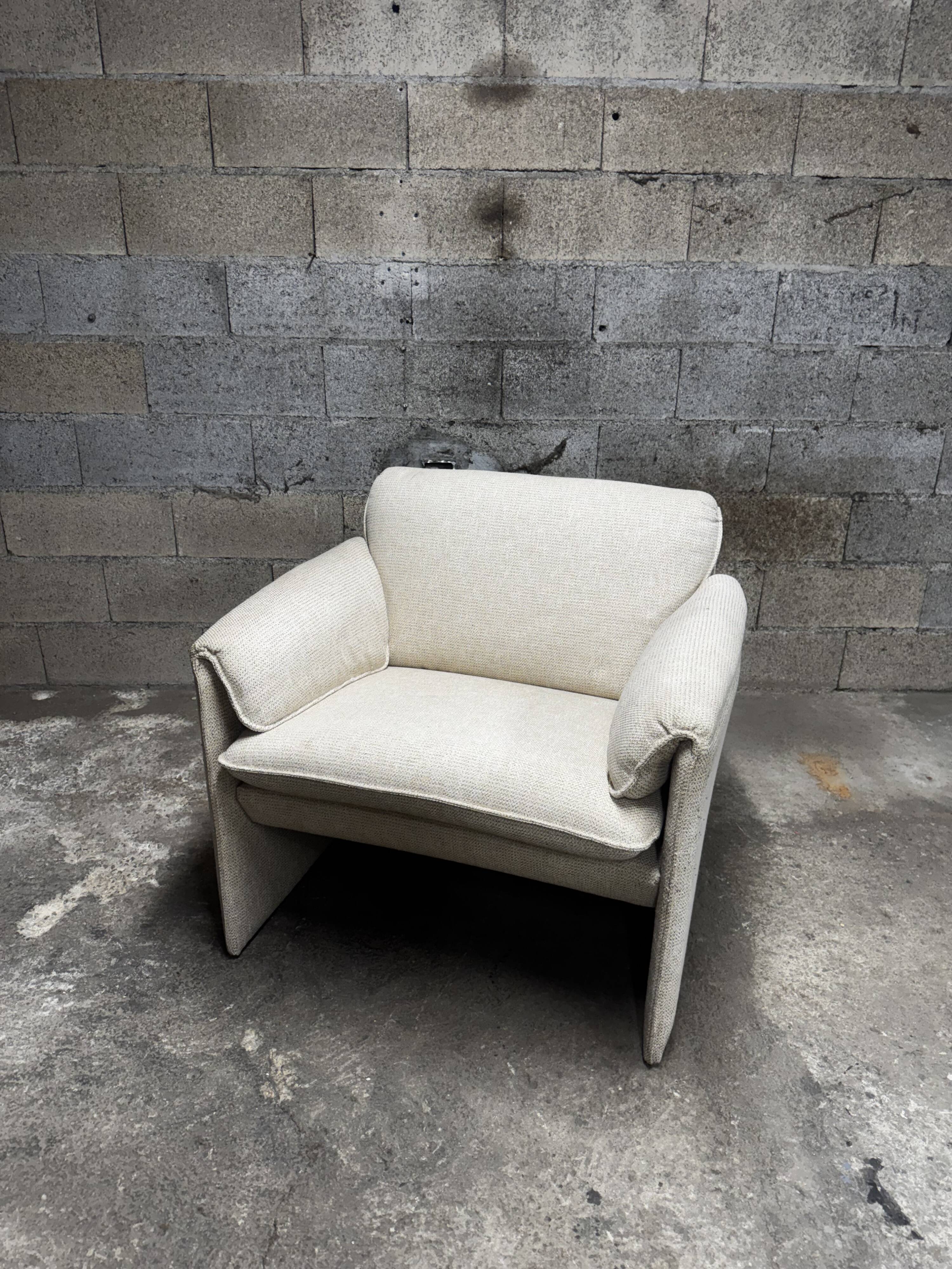 Leolux Bora Bora armchair bean fabric