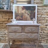 Chest of drawers
