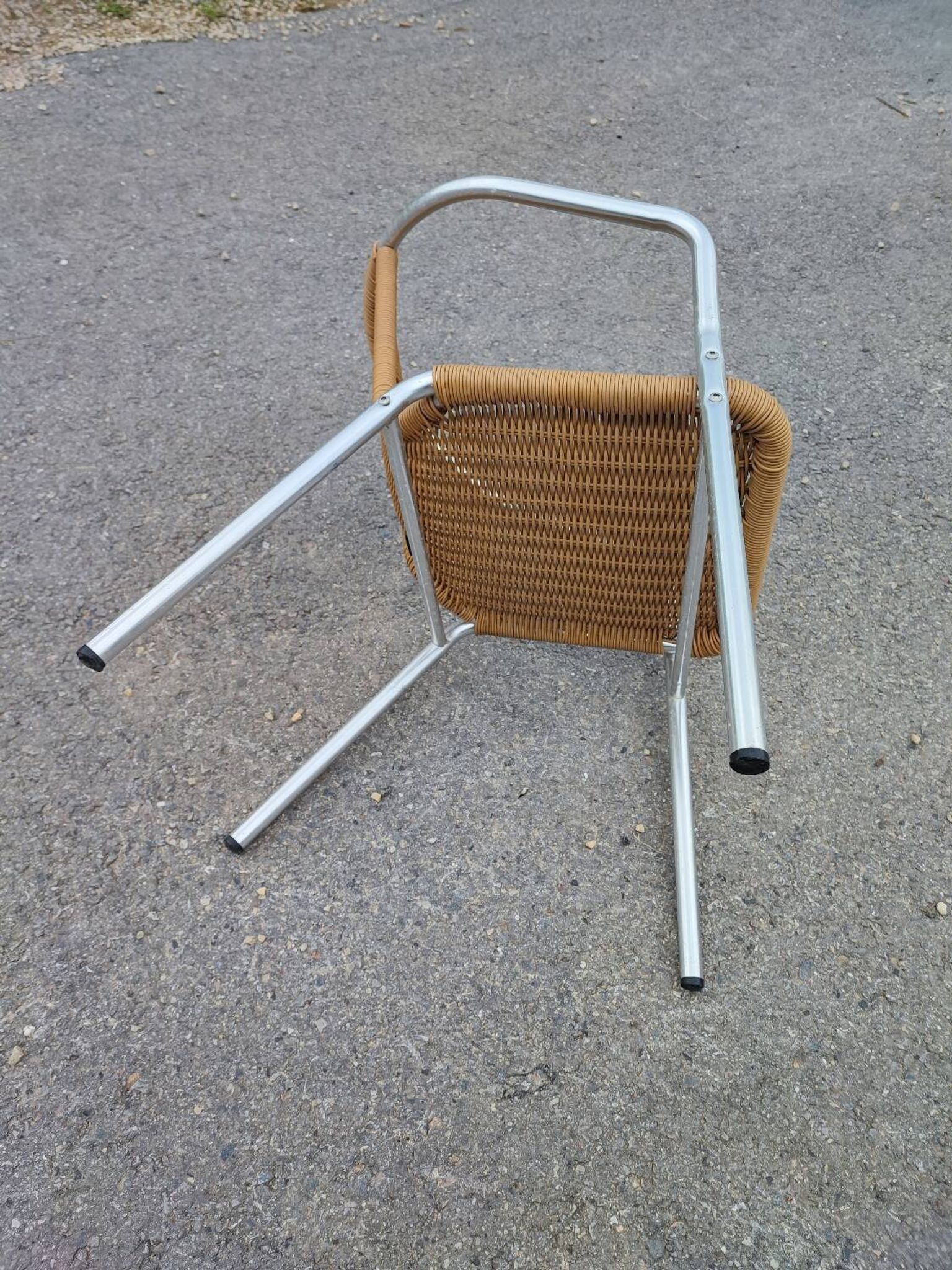 Chaises scoubidou et aluminium