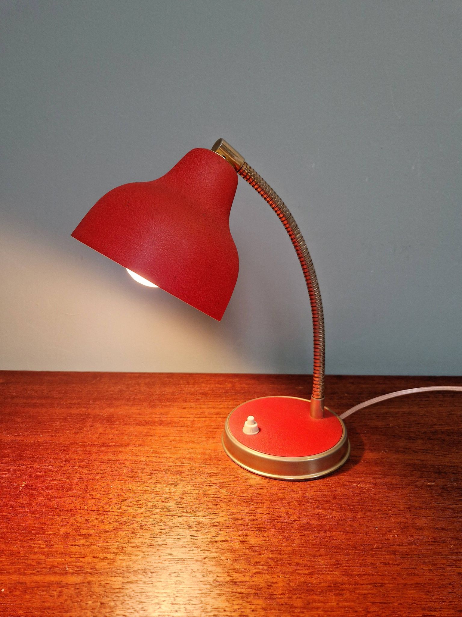 Vintage articulated desk lamp in red lacquered metal, 1950s