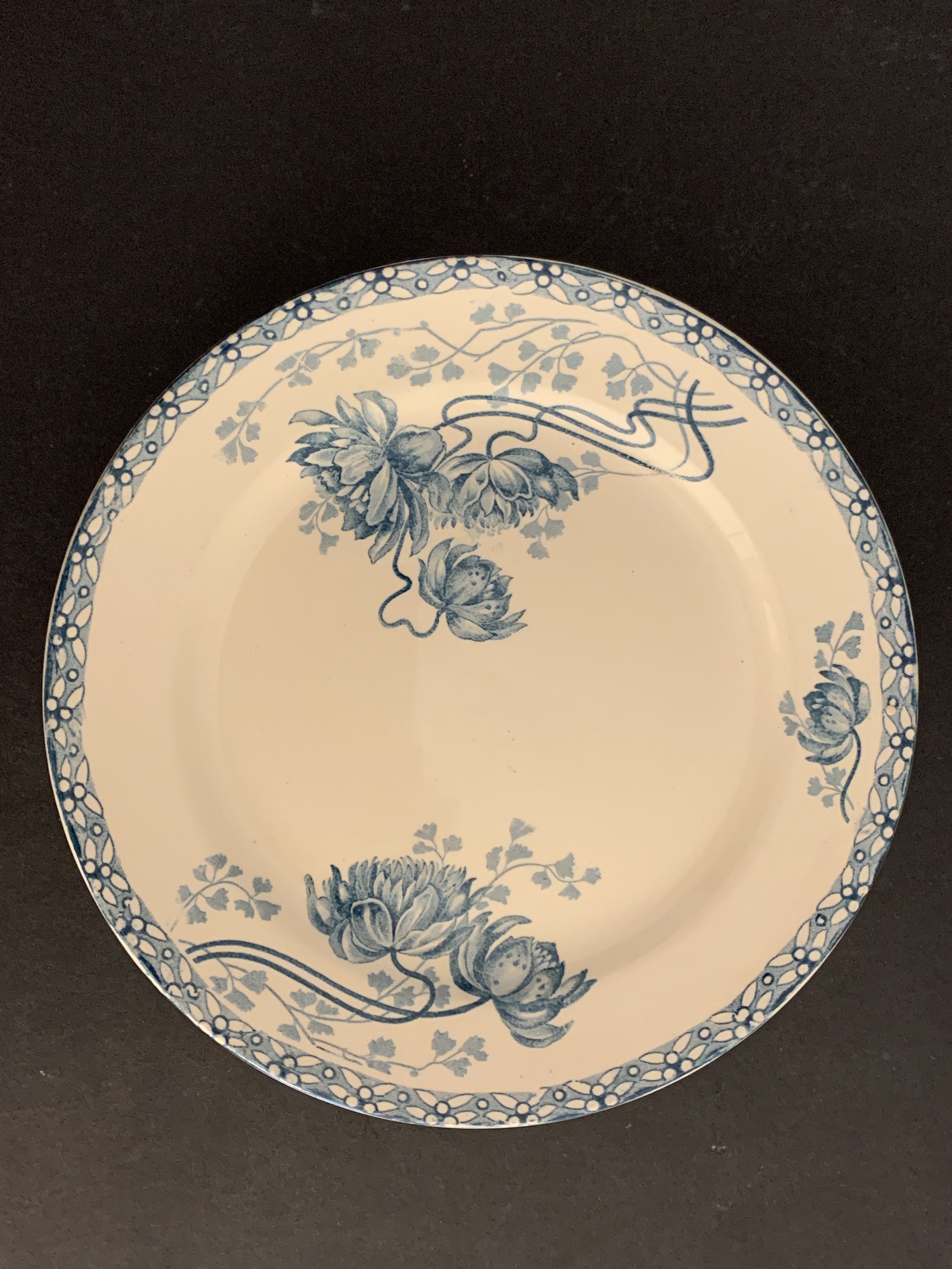 12 dessert plates and an art nouveau dish Royat de Sarreguemines