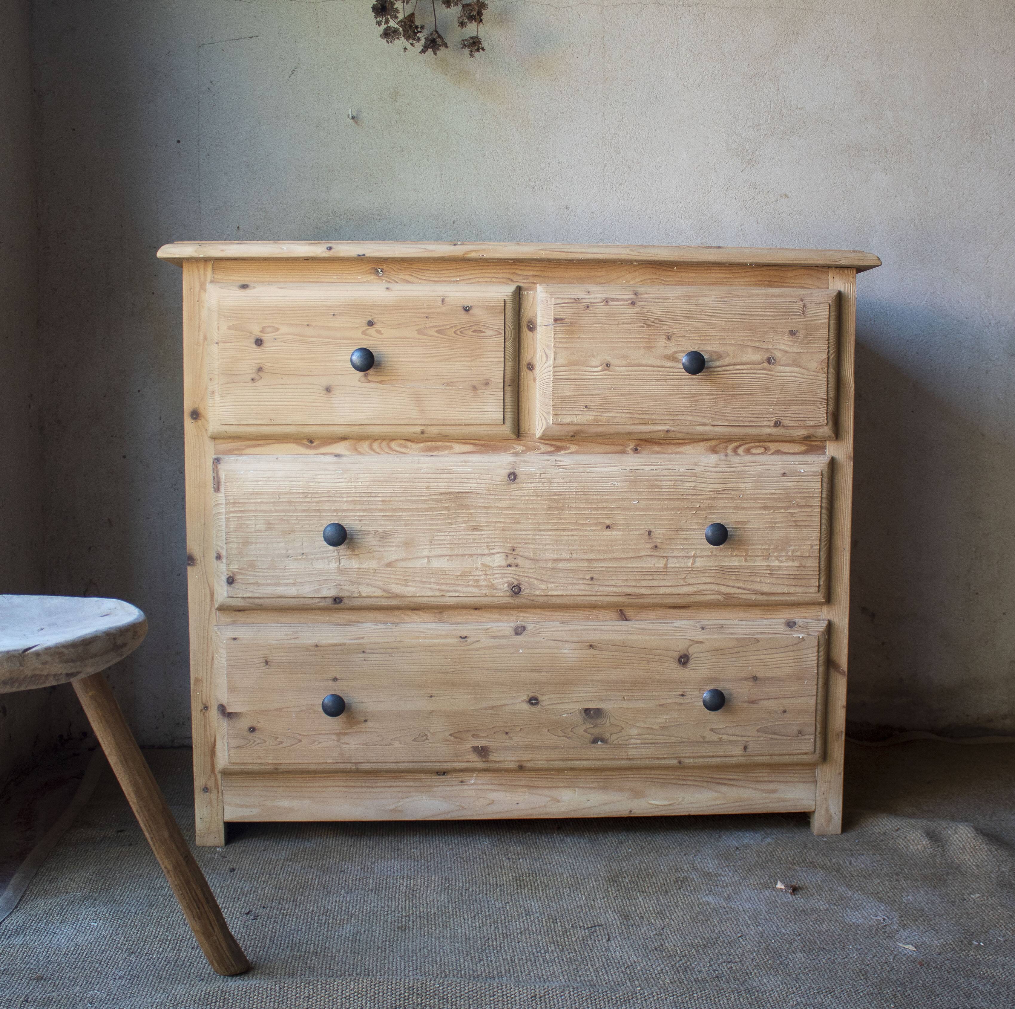 Solid wood chest of drawers