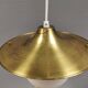 Belle lampe suspendue ancienne en laiton et verre blanc laiteux. Allemagne, années 1950.