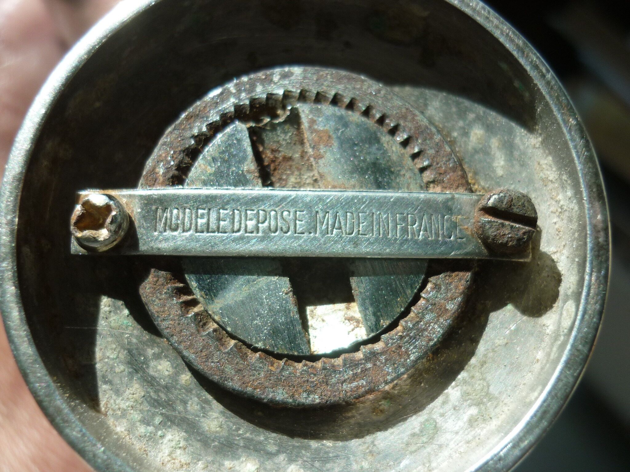 Ermetic salt and pepper shaker by Stéphane Prud'homme in silver metal