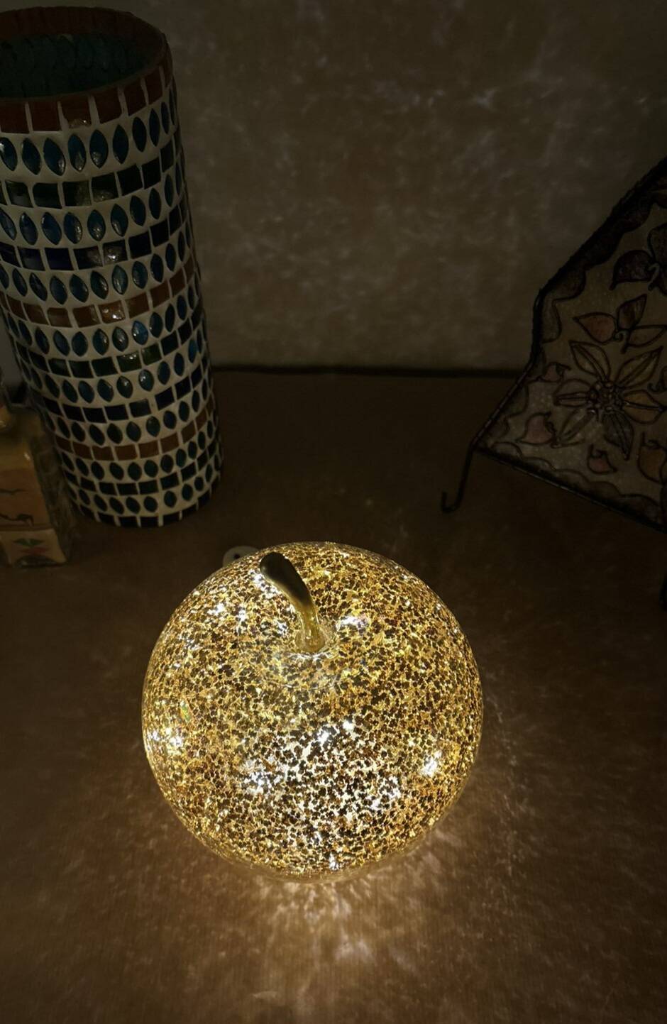 Lampe pomme en verre doré pailleté – vintage