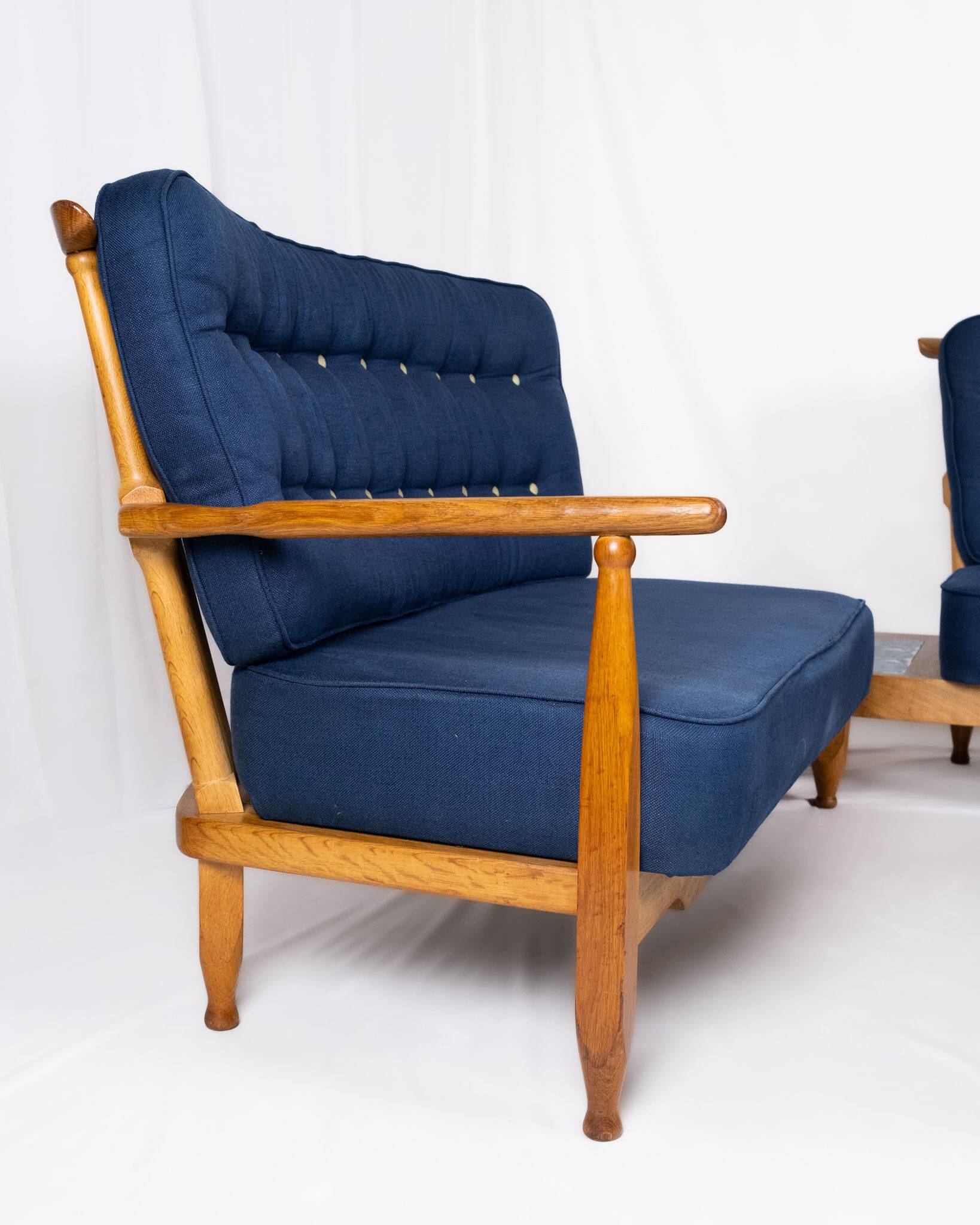 Grande banquette éventail d'angle en chêne, Guillerme et Chambron, 1970s