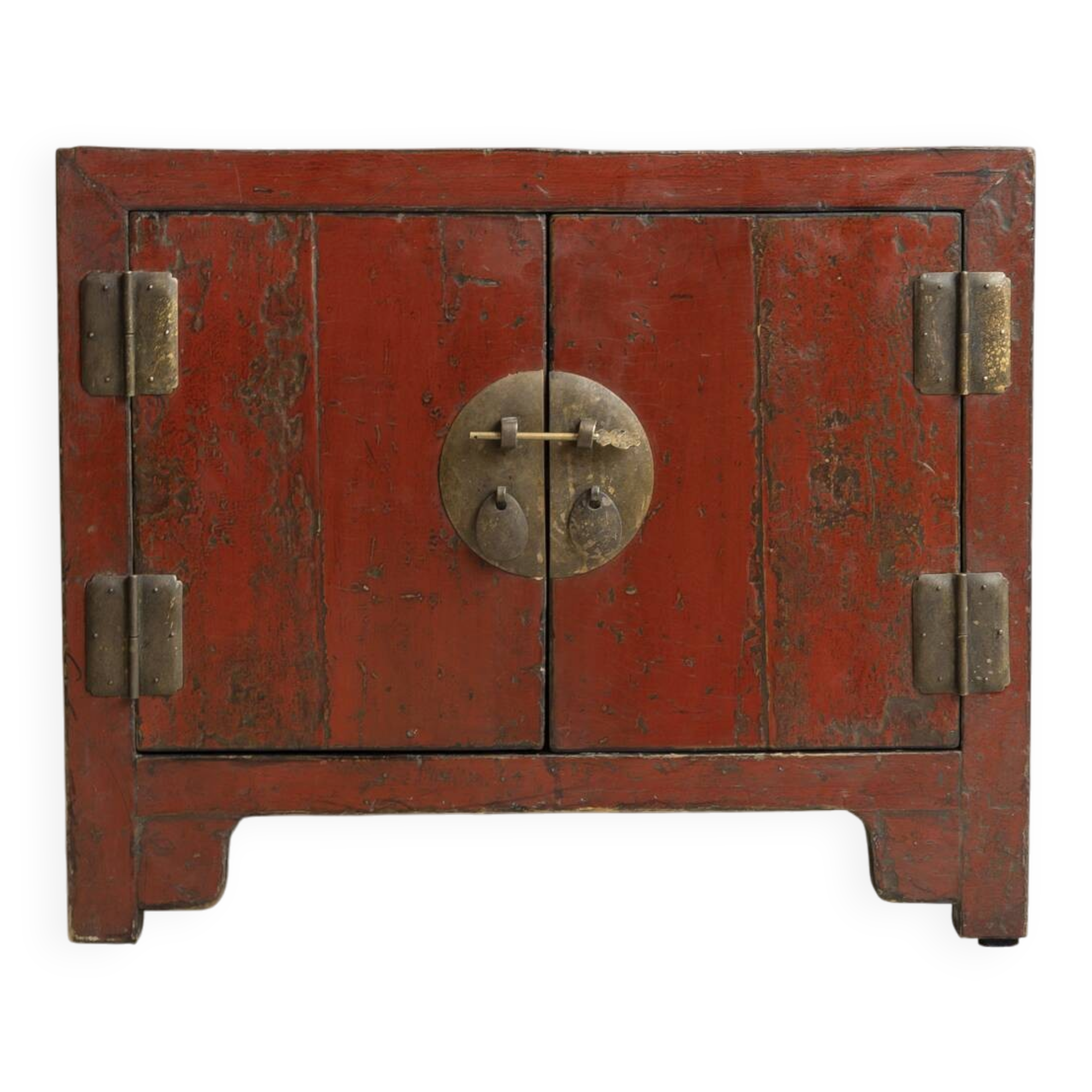 Petit cabinet en orme laqué rouge